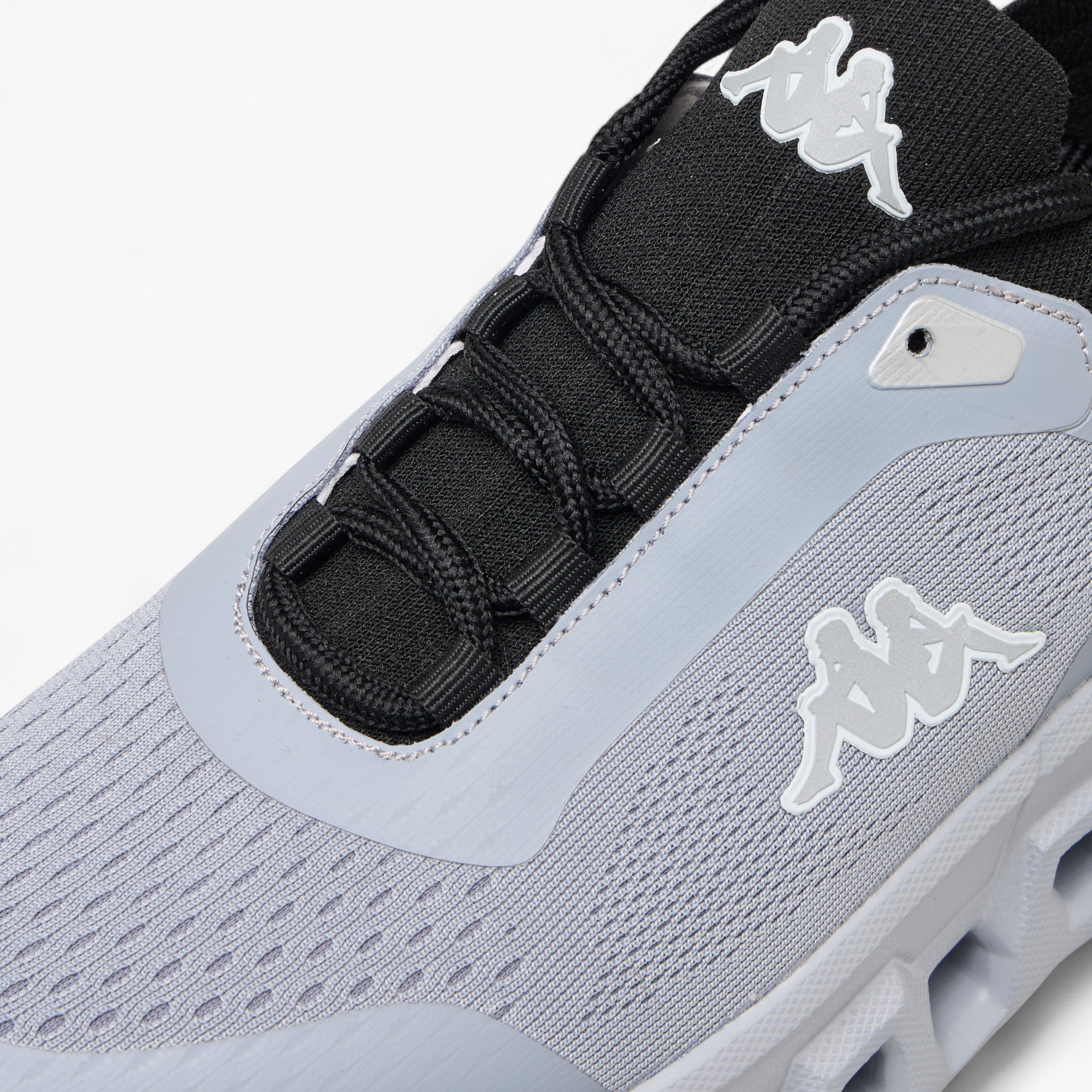 حذاء رياضي برباط إغلاق وشعار للنساء من كابا-sports-women-shoes-image-5