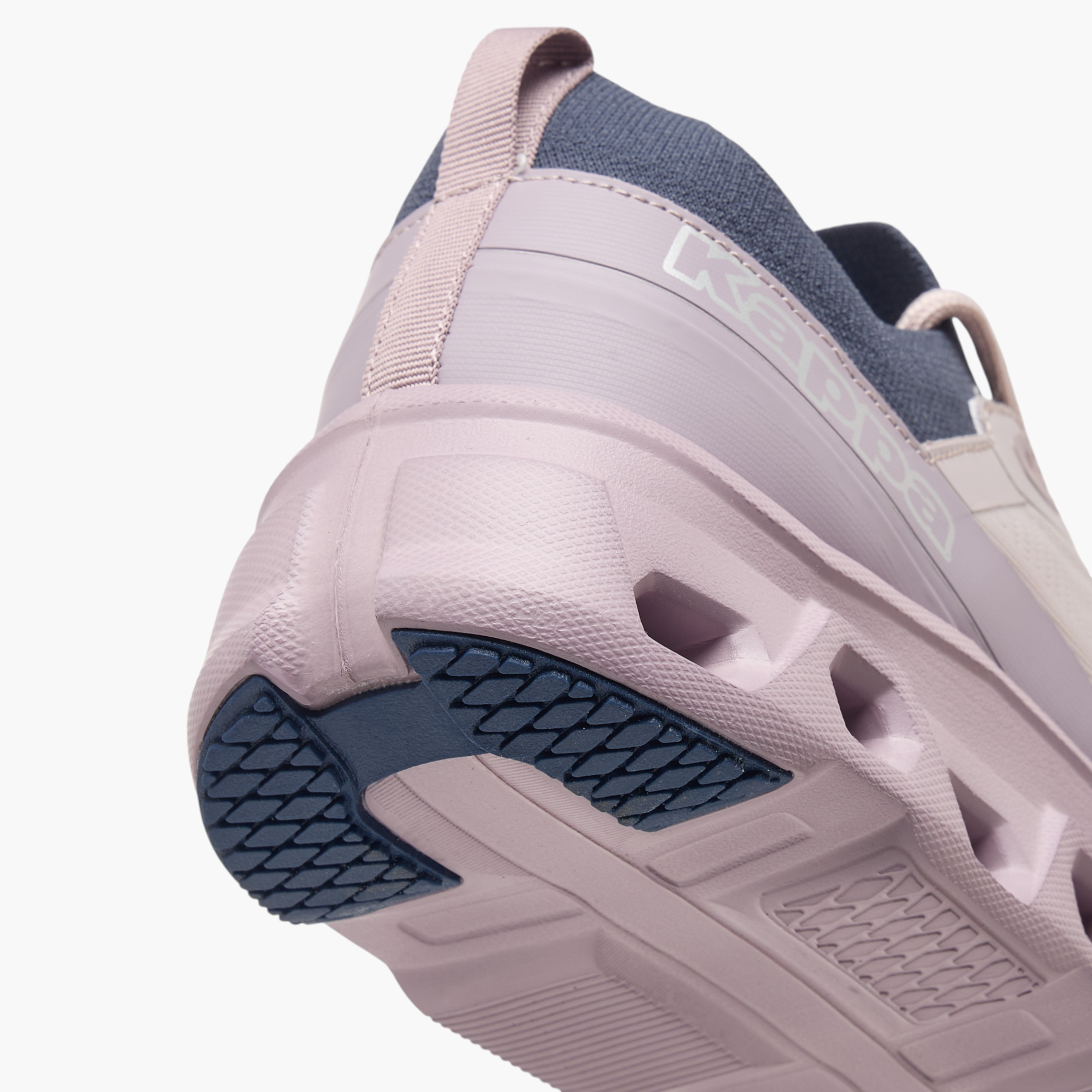 حذاء رياضي برباط إغلاق وشعار للنساء من كابا-sports-women-shoes-image-6