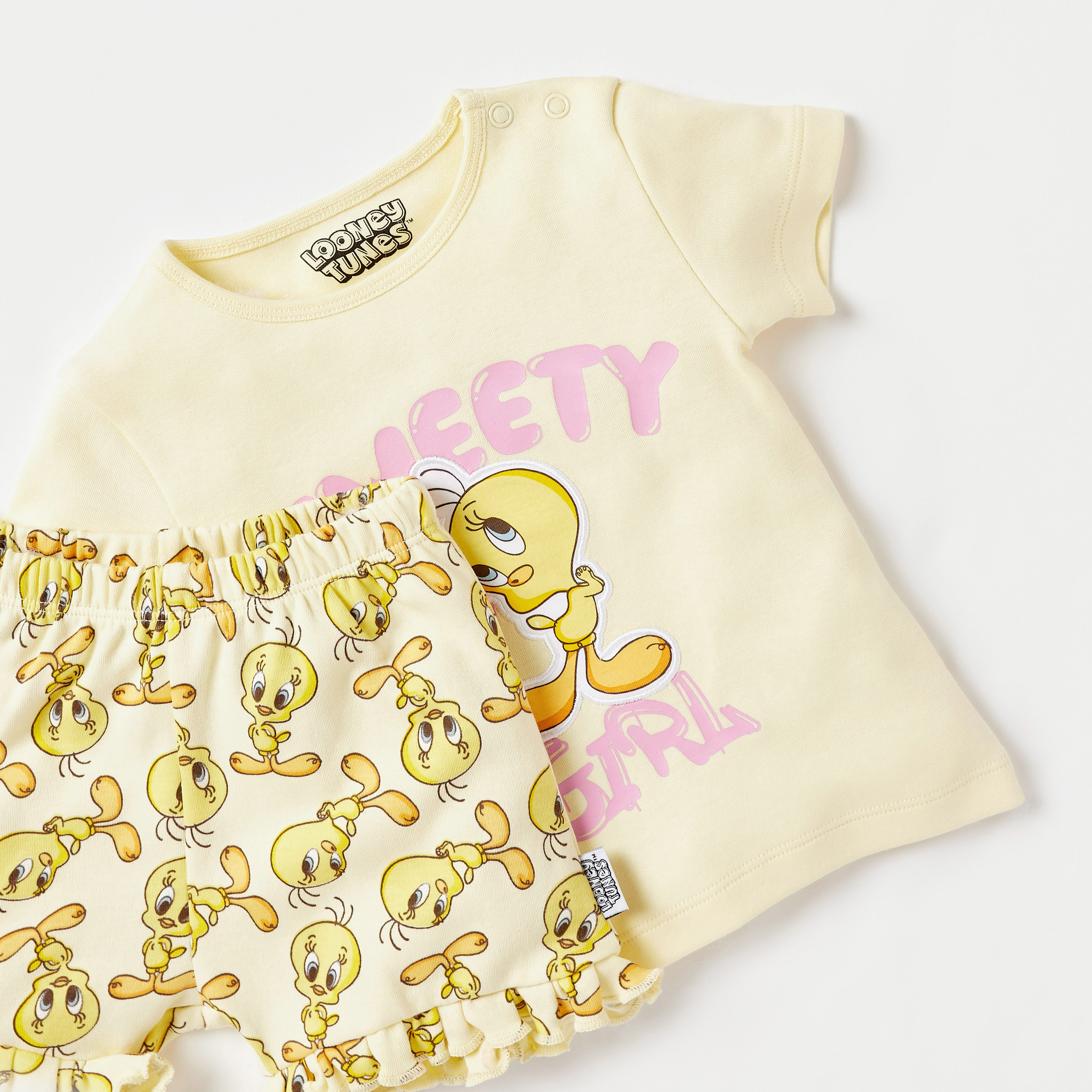 طقم شورت وتيشيرت بطبعات تويتي-baby-girls-clothing-setsandcoords-image-4