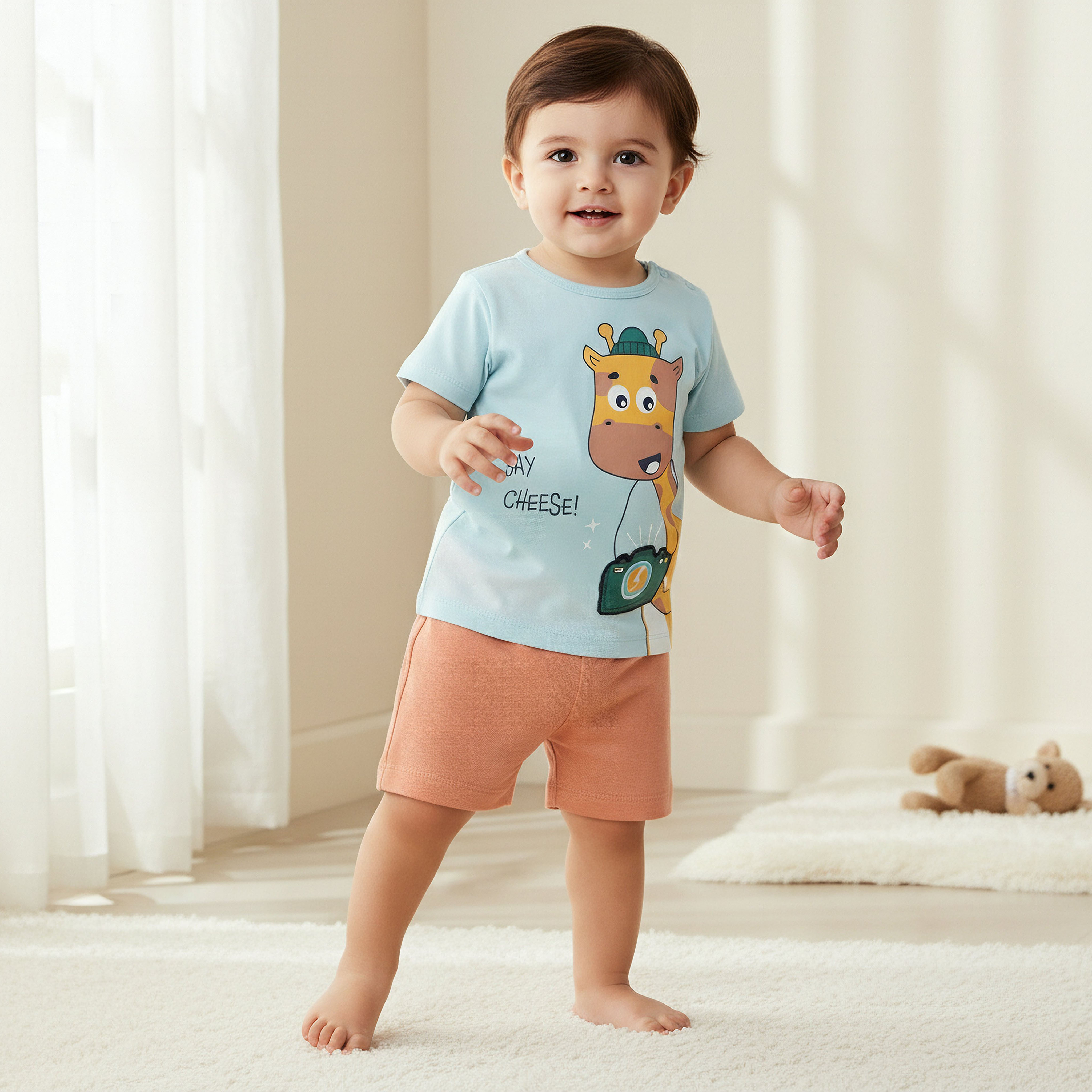 طقم شورت وتيشيرت بطبعات زرافة وياقة مستديرة وأكمام قصيرة من جونيورز-baby-boys-clothing-setsandcoords-image-1