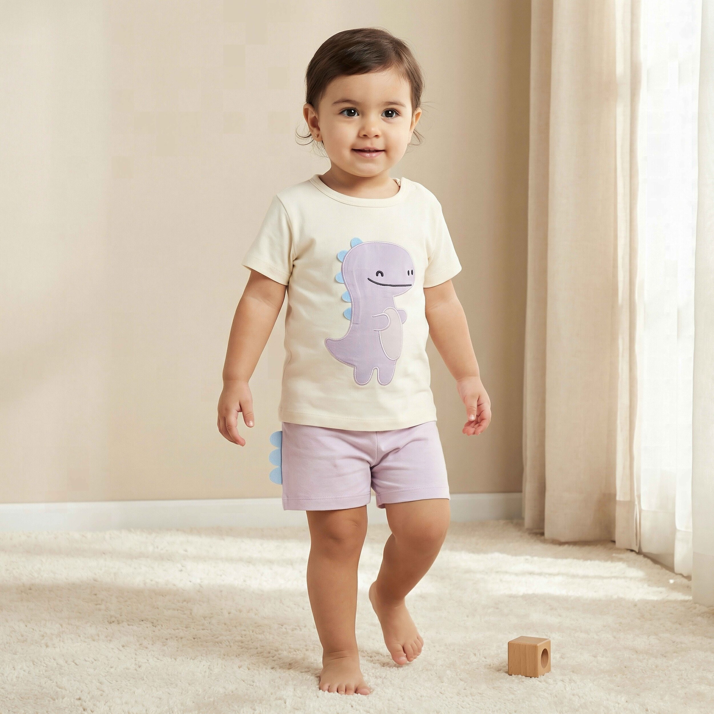 طقم شورت وتيشيرت قطن برقبة مستديرة وأكمام قصيرة وبزخارف ديناصور من جونيورز-baby-girls-clothing-setsandcoords-image-1