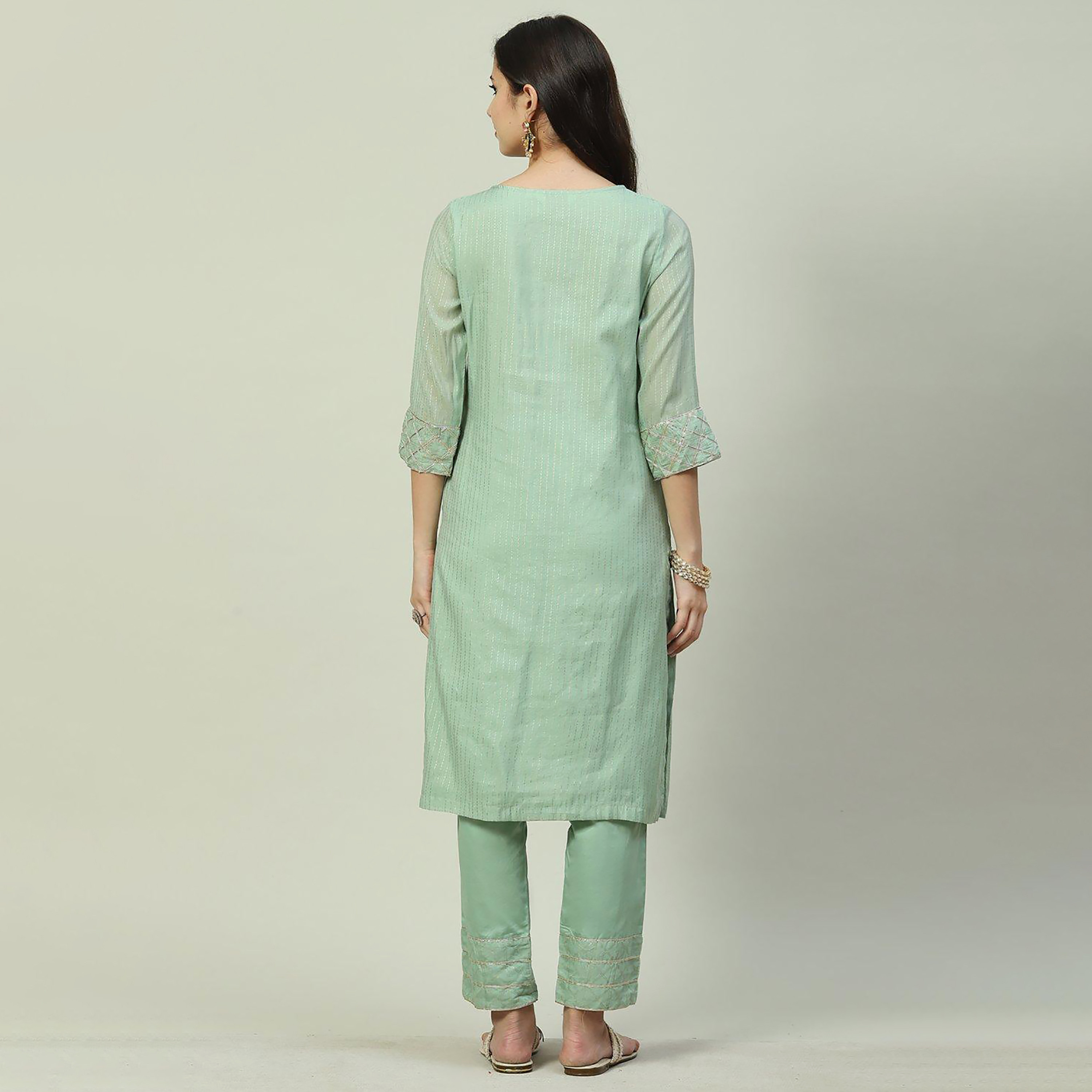 طقم كورتا وسروال بيبا مخطط من قطعتين بياقة دائرية مع مزين بغوتا باتي وسكوينس-women-clothing-ethnicwear-salwarsuits-image-5