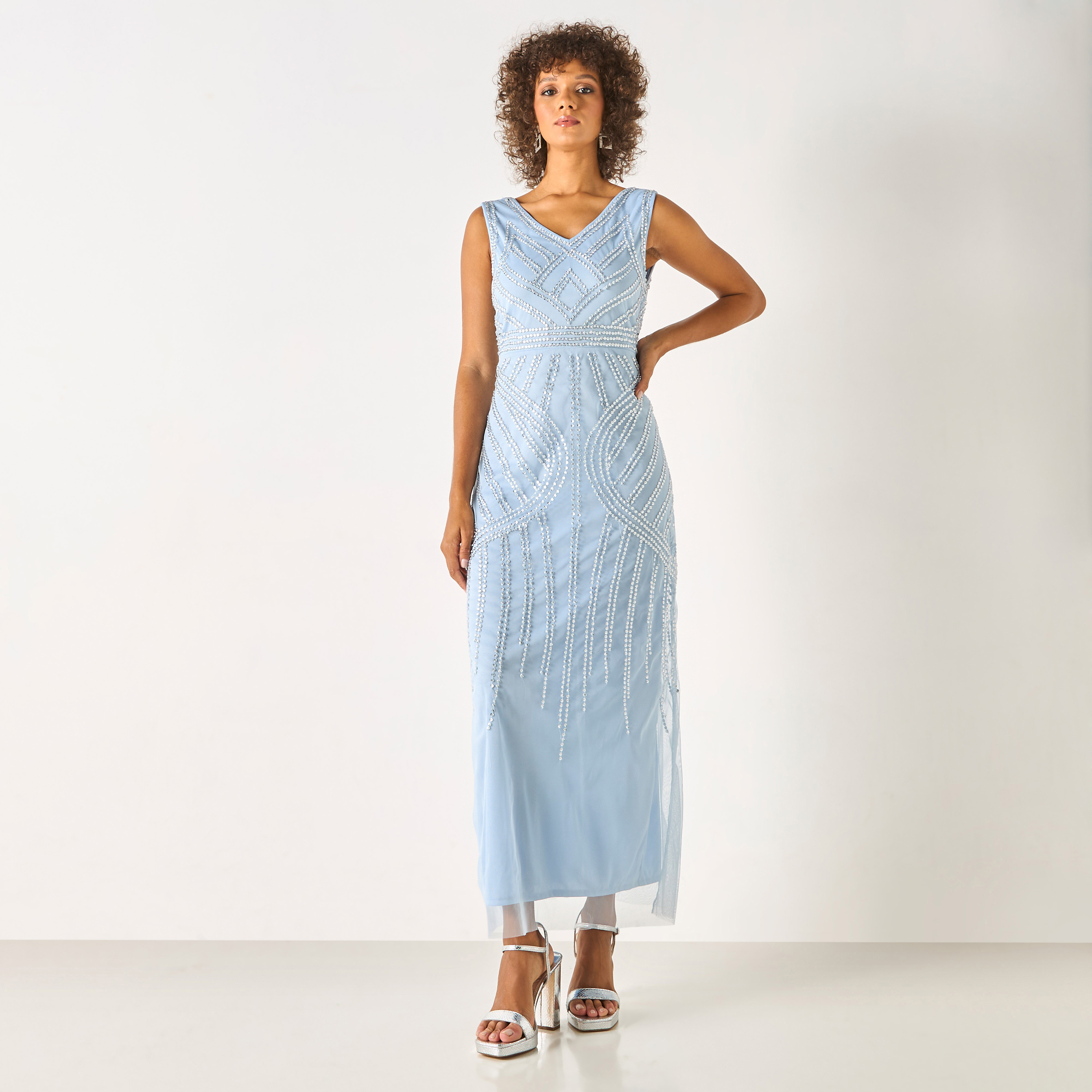 فستان طويل بلا أكمام مزيّن بياقة V من تشارمي-women-clothing-dresses-image-1