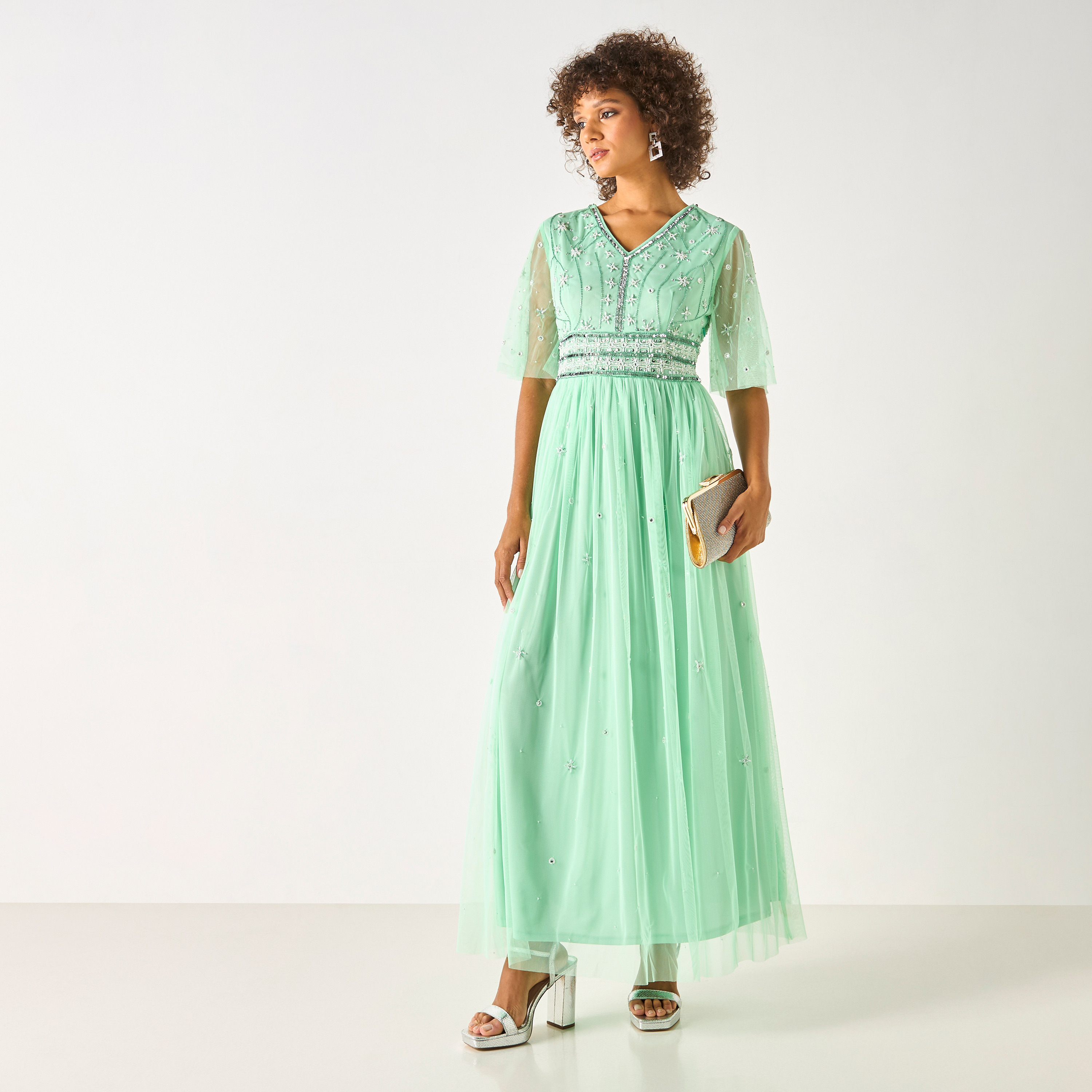 فستان ماكسي مزيّن بالأحجار بأكمام قصيرة وياقة V من تشارمي-women-clothing-dresses-image-1
