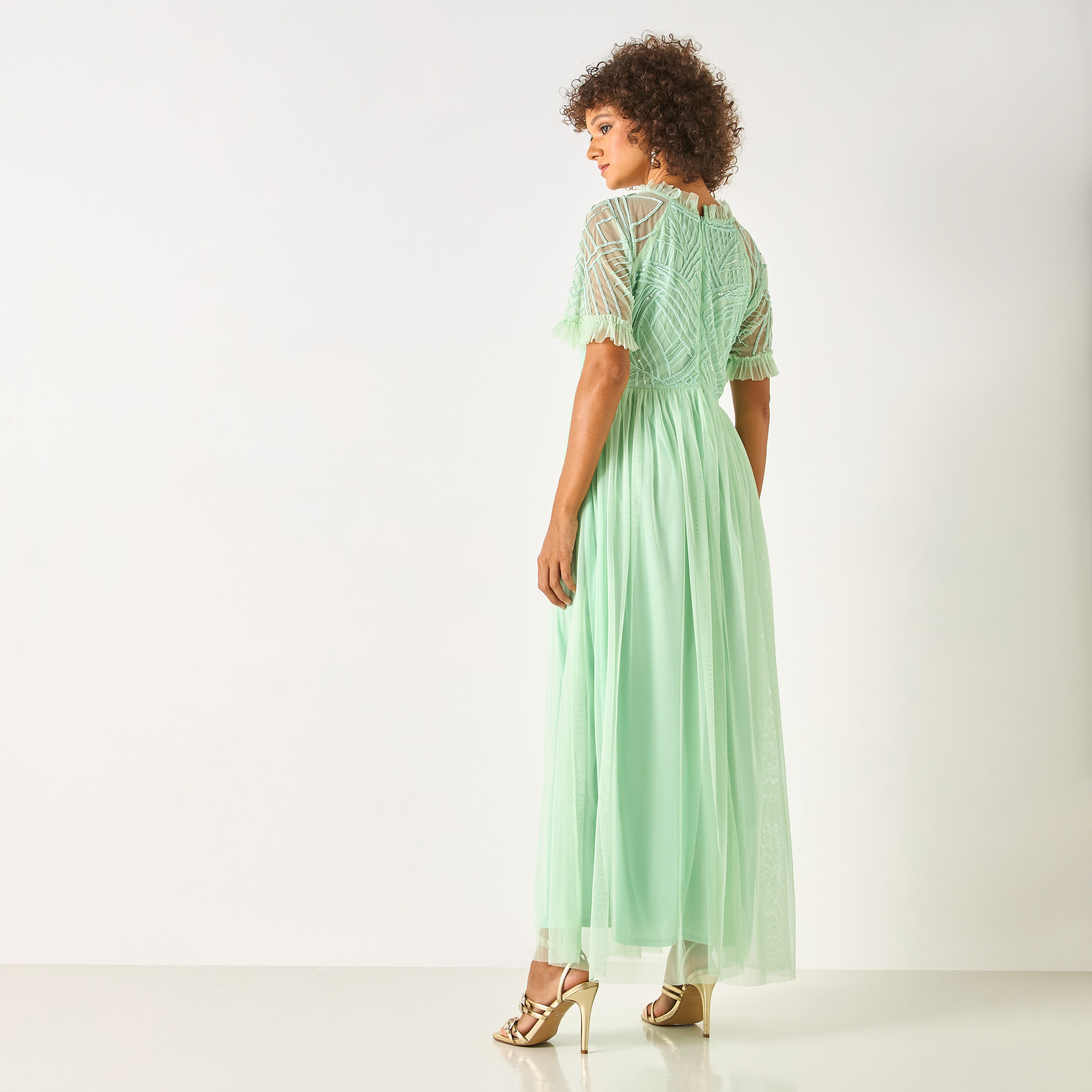 فستان طويل مزين بالخرز بياقة مستديرة وأكمام قصيرة من شارمي-women-clothing-dresses-image-3