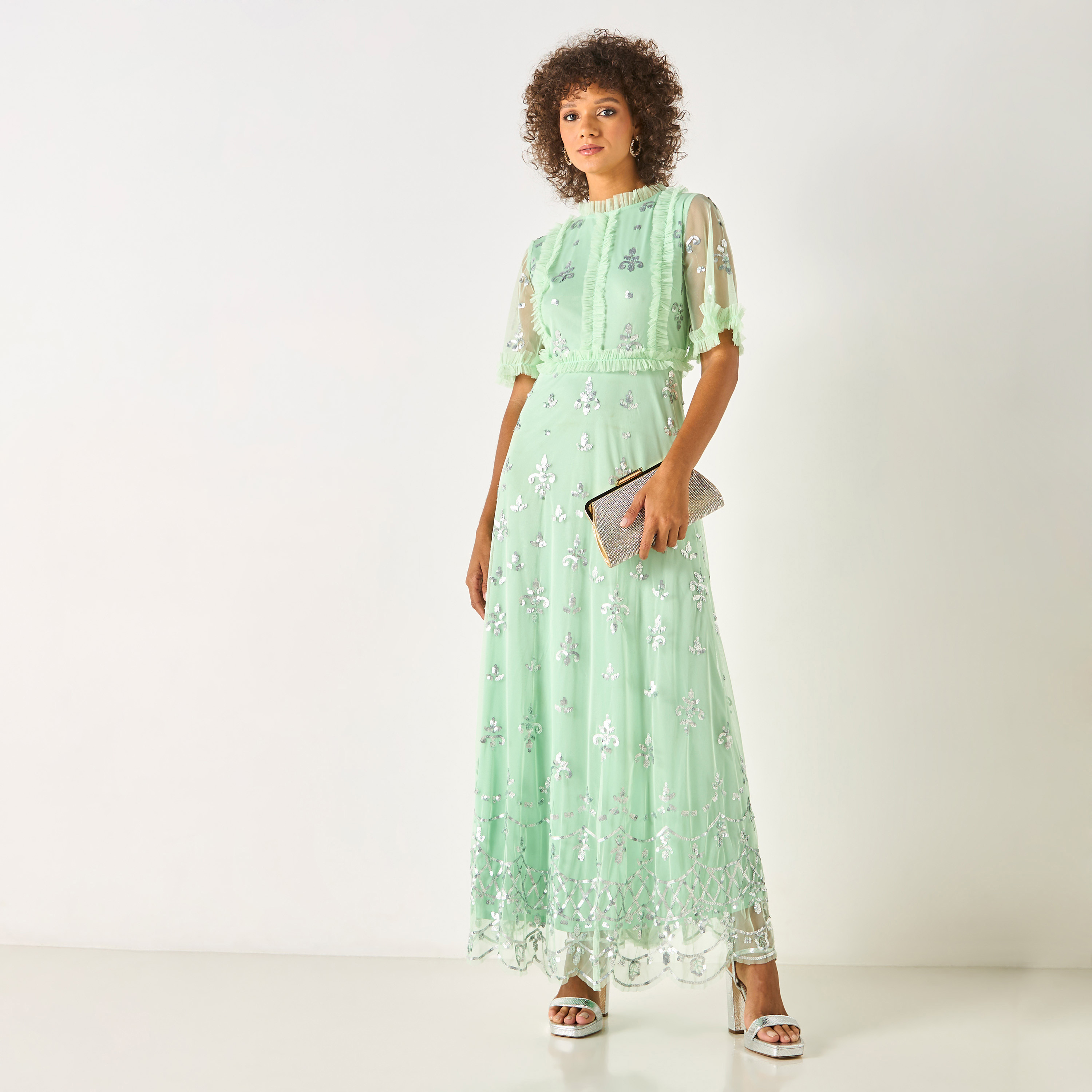 فستان طويل مزين بالترتر بياقة مستديرة وتفاصيل كشكش من تشارمي-women-clothing-dresses-image-1