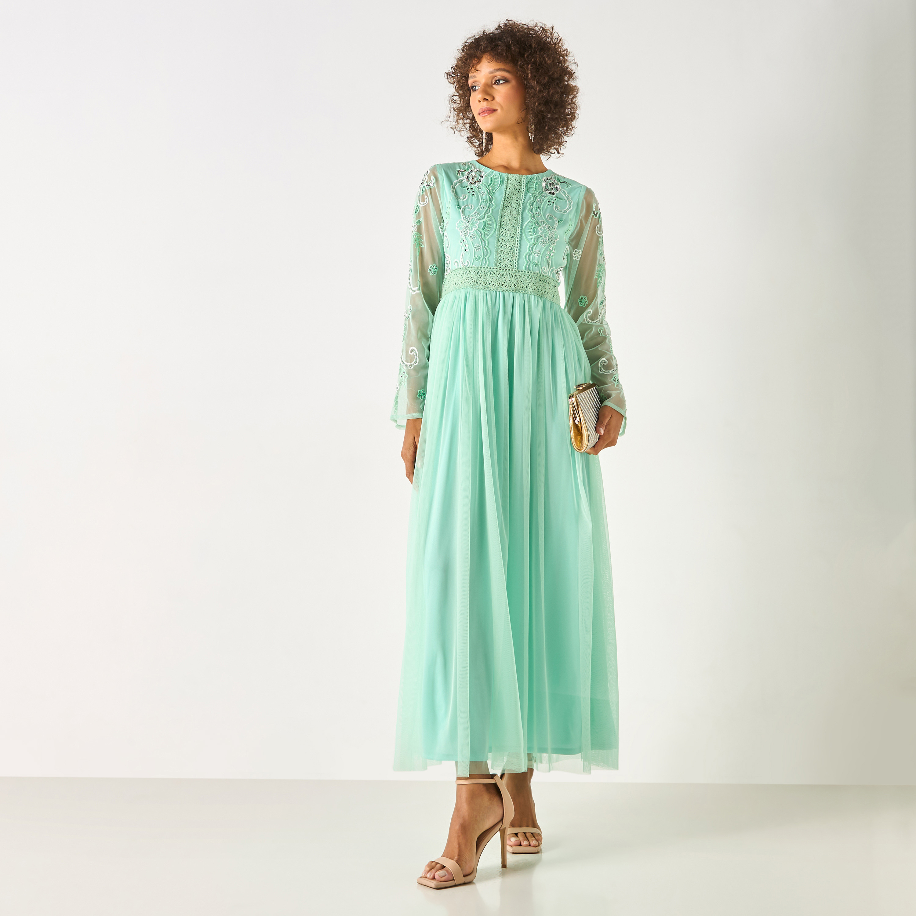 فستان طويل مزين بياقة مستديرة وأكمام طويلة من تشارمي-women-clothing-dresses-image-2