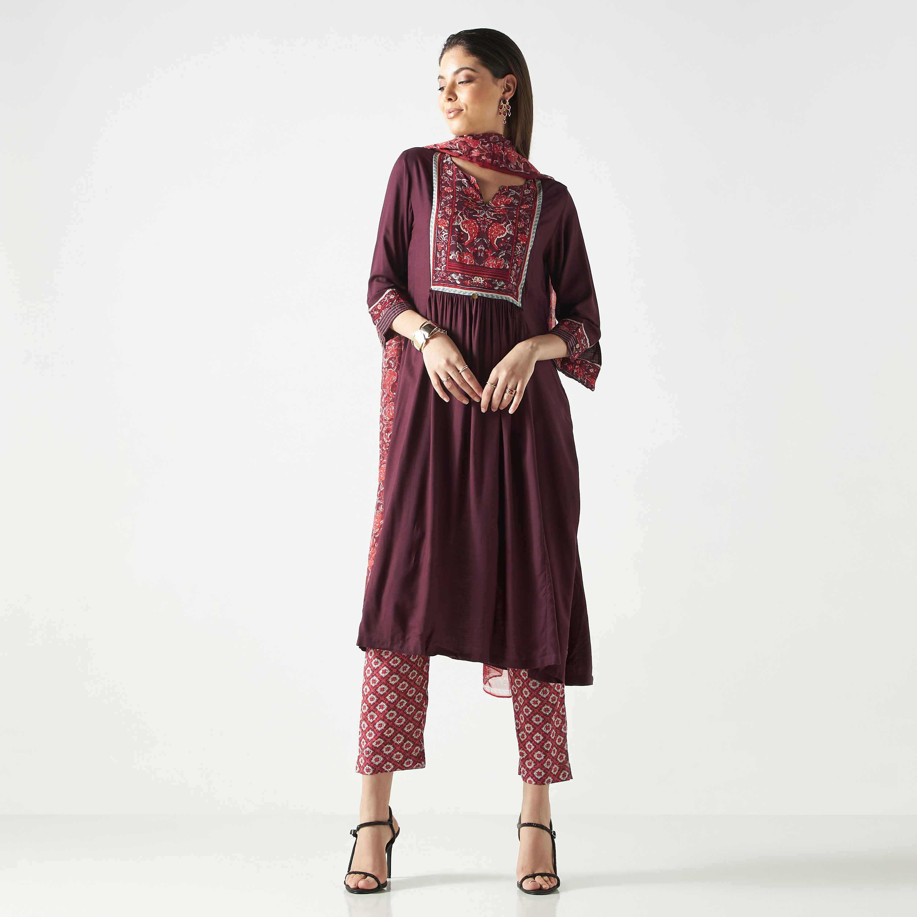 طقم بدلة سالوار تقليدية 3 قطع مزيّنة-women-clothing-ethnicwear-salwarsuits-image-2