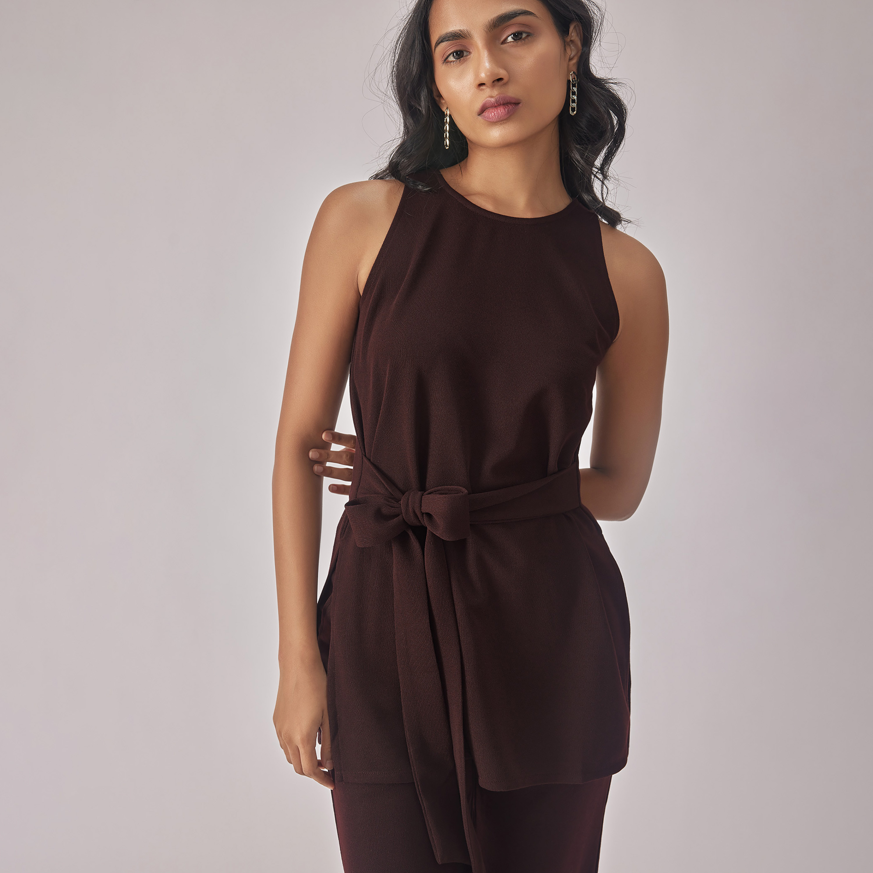 بلوزة برباط أمامي بدون أكمام ورقبة قارب سادة من ليبل أوف لايف-women-clothing-shirtsandblouses-blouses-image-1