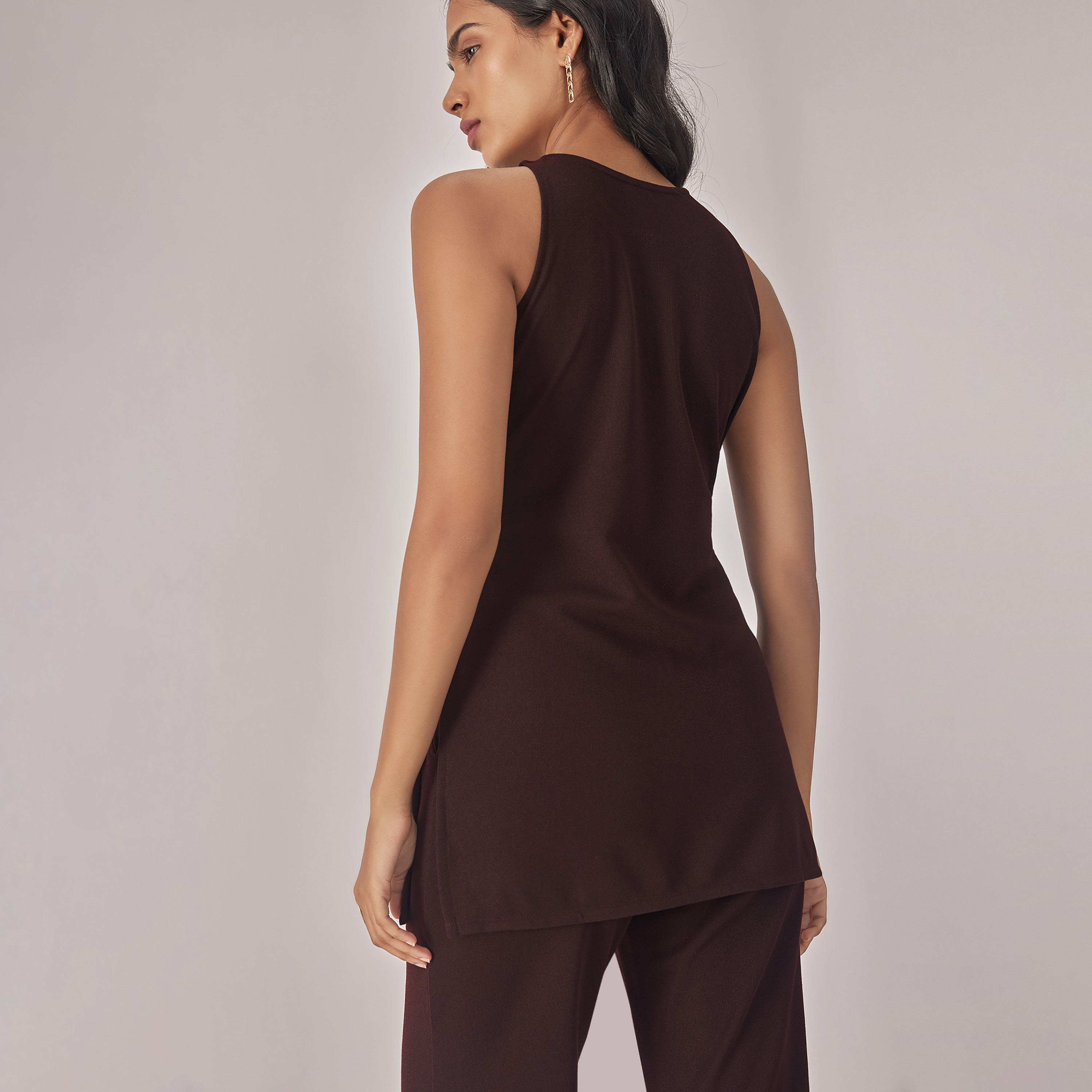 بلوزة برباط أمامي بدون أكمام ورقبة قارب سادة من ليبل أوف لايف-women-clothing-shirtsandblouses-blouses-image-4