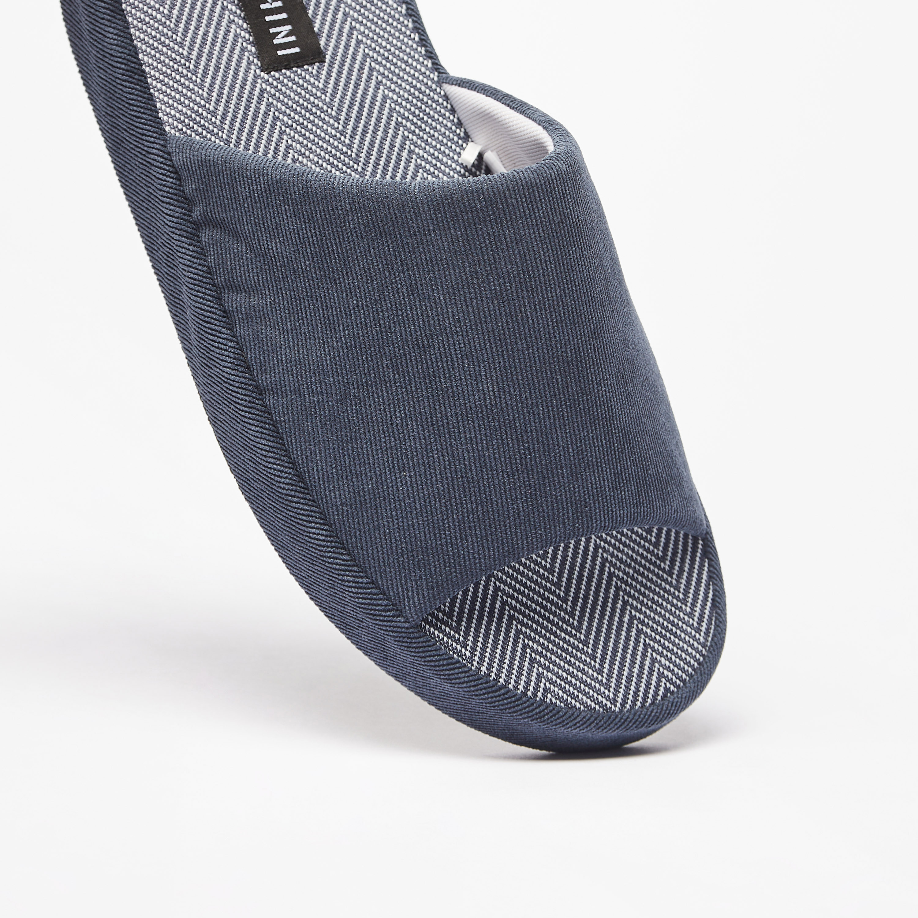 شبشب غرفة نوم بارز الملمس للرجال من دوتشيني-men-shoes-flipflopsandslides-image-4