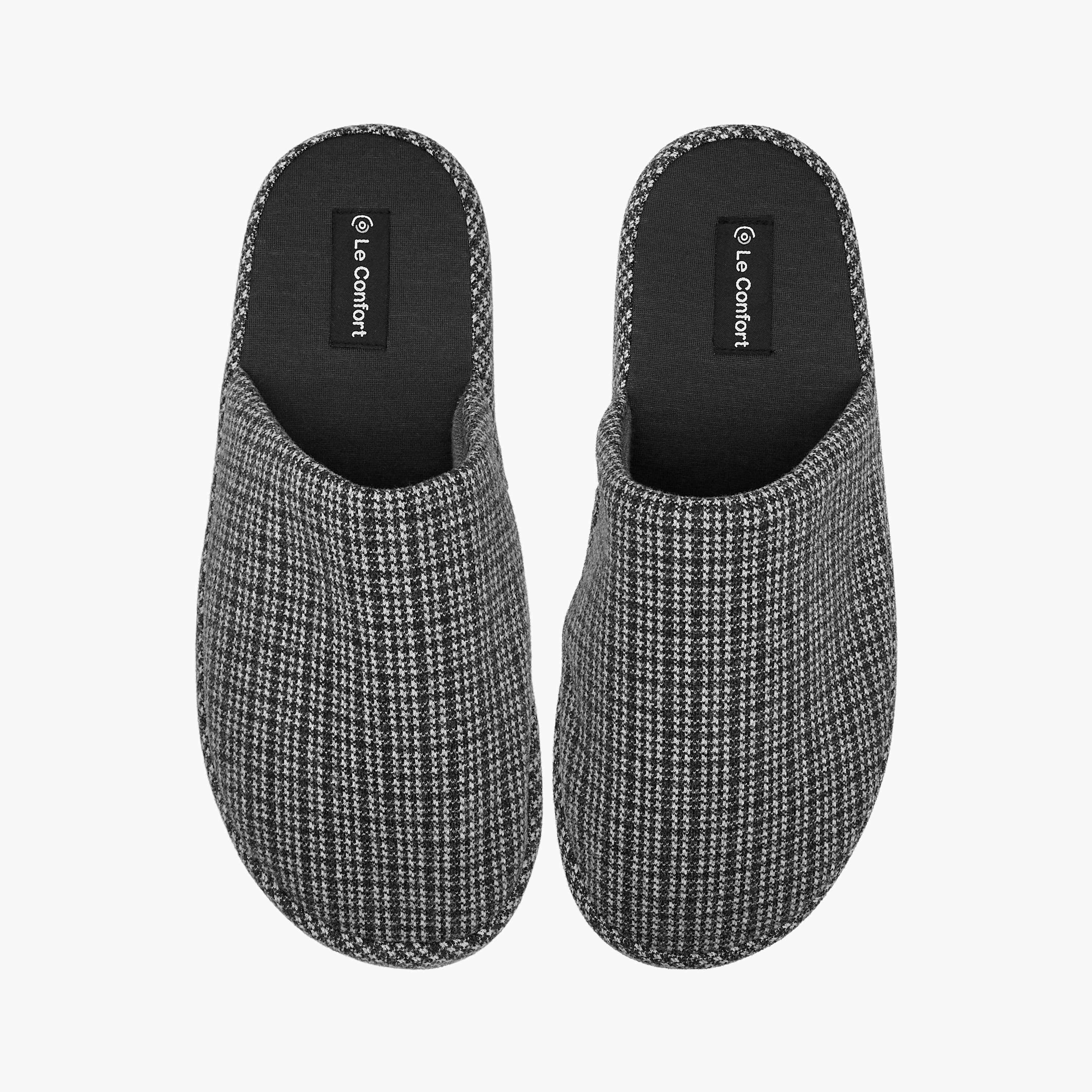 شبشب غرفة نوم بمربعات هاوندستوث للرجال من لو كونفورت-men-shoes-flipflopsandslides-image-1