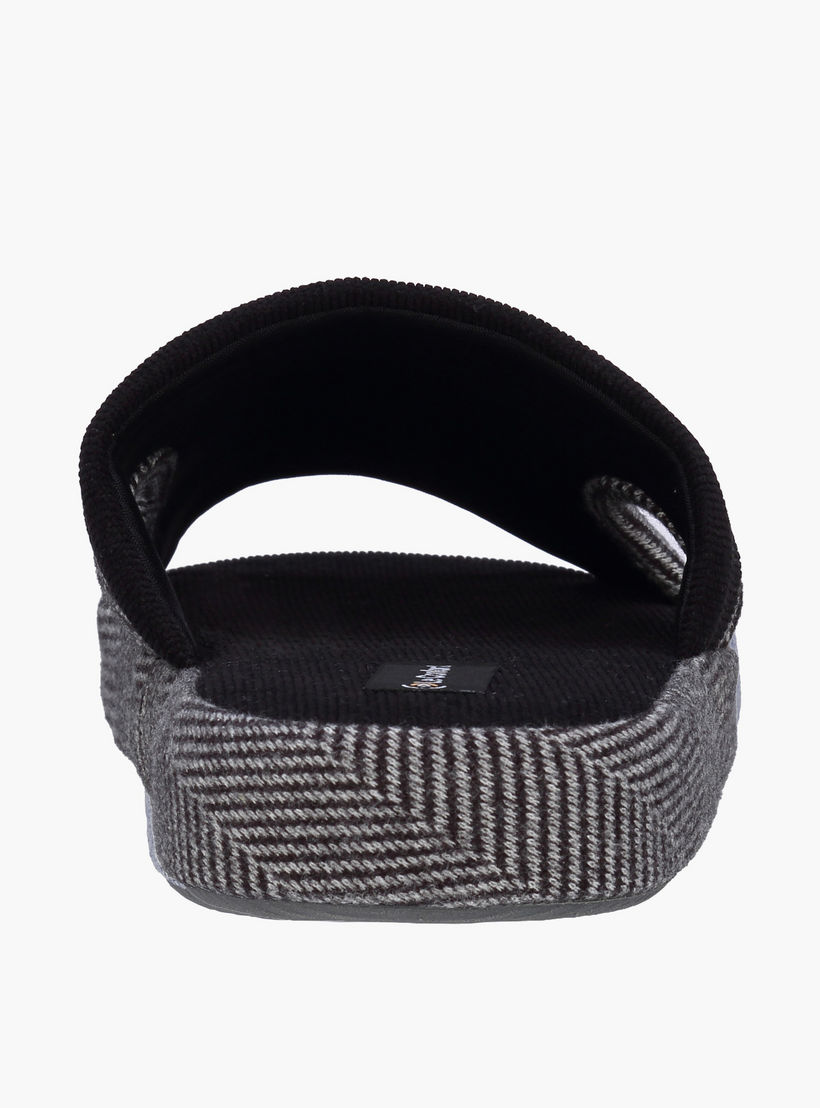شبشب غرفة نوم بارز الملمس للرجال من لو كونفورت-men-shoes-flipflopsandslides-image-4