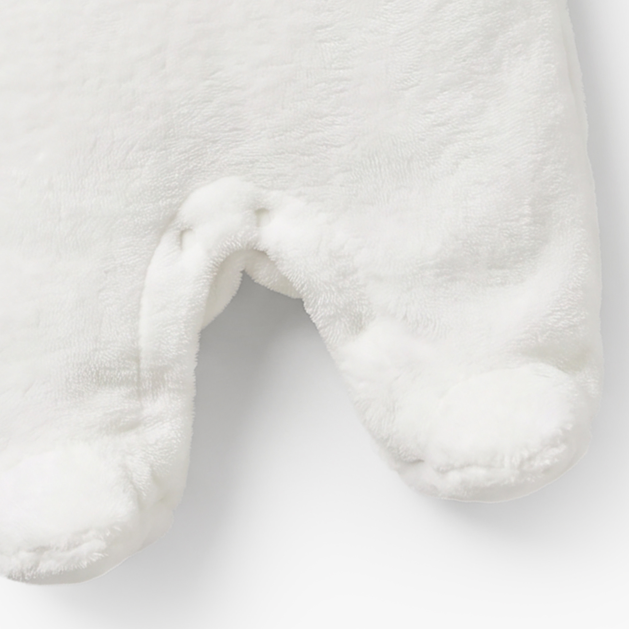 طقم نوم بأقدام مغلقة وتفاصيل قطيفة من جونيورز-baby-boys-clothing-nightwear-sleepsuits-image-5