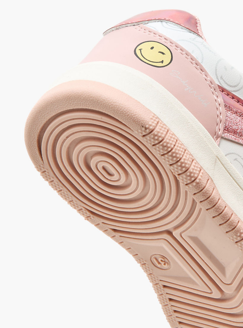 حذاء سنيكرز بشريط إغلاق لاصق وطبعات سمايلي وورلد-girls-shoes-sneakers-image-5