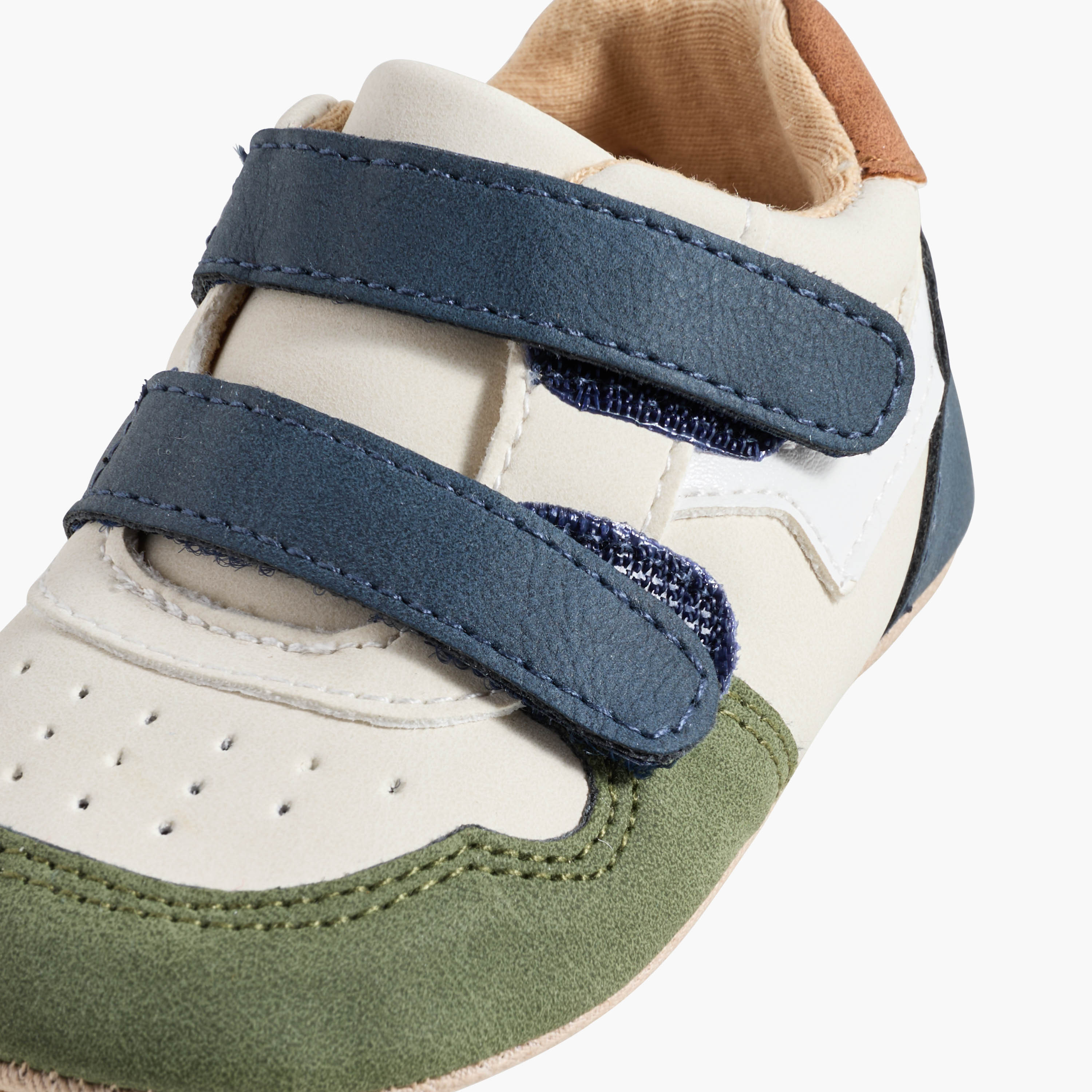 حذاء بوت بشريط إغلاق لاصق من بيرفيت-baby-boys-shoes-booties-image-1