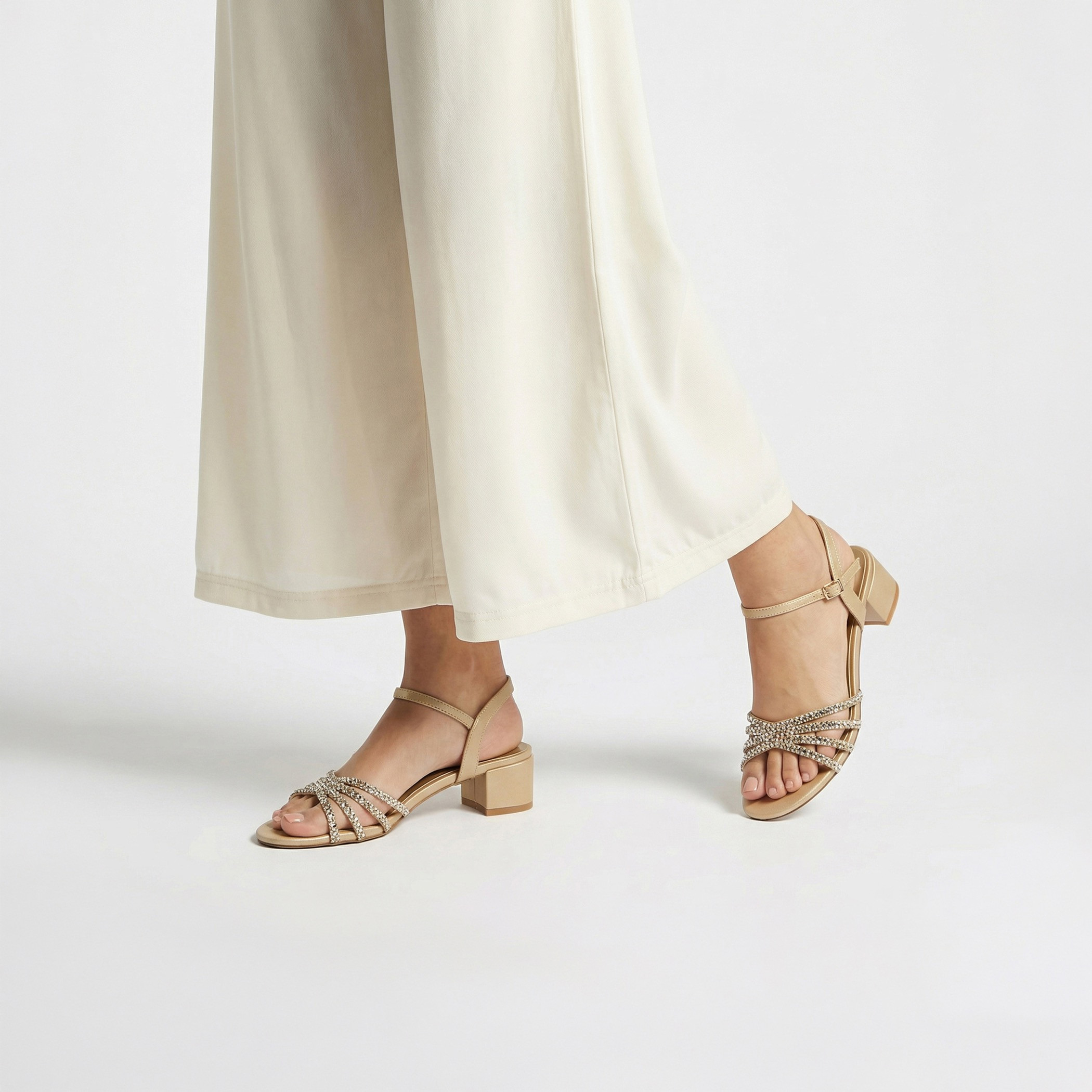 صندل مزين بكعب سميك للنساء من سيليست-women-shoes-sandals-heeled-image-2