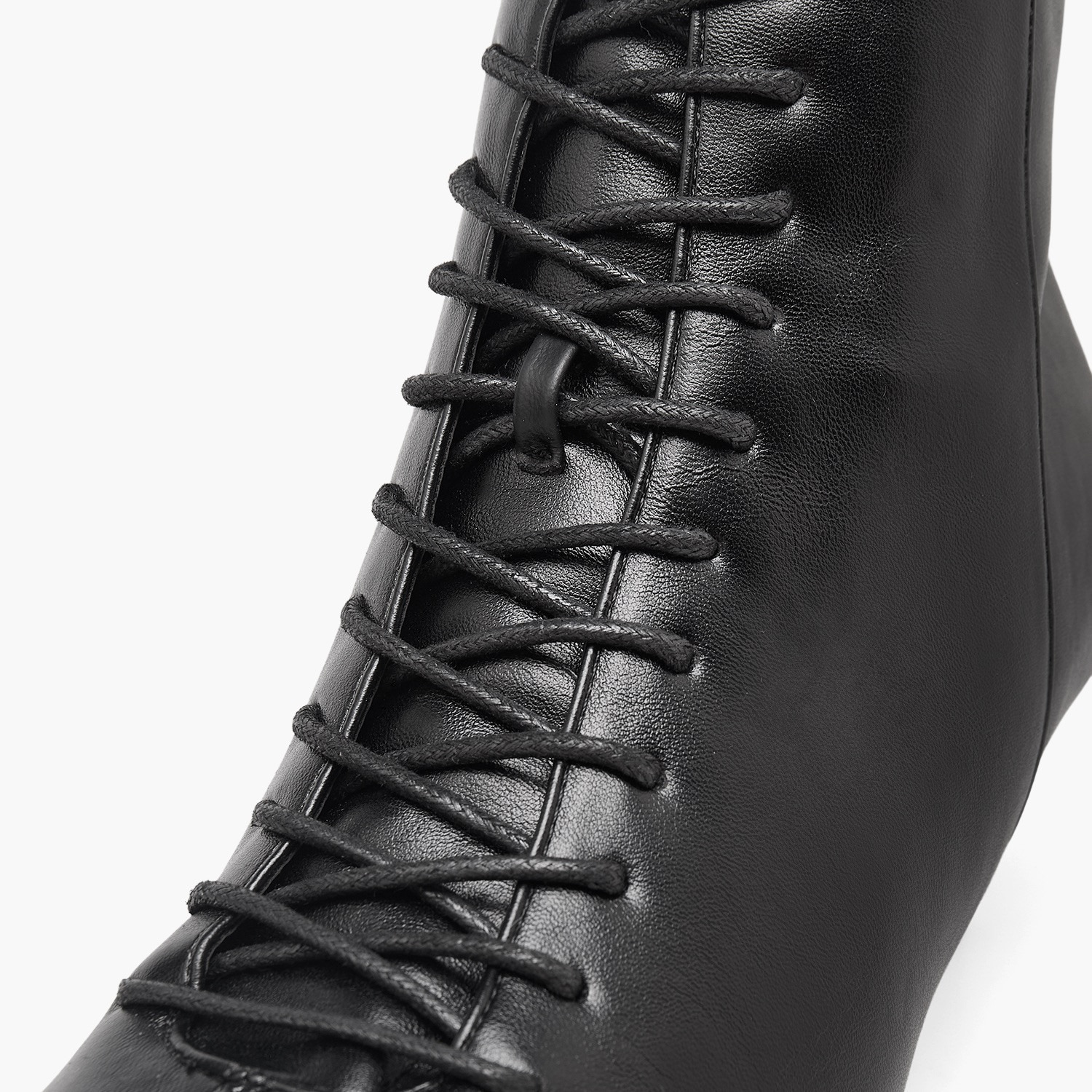 بوت بطول الكاحل وكعب صغير ورباط إغلاق للنساء من سيليست-women-shoes-boots-image-5