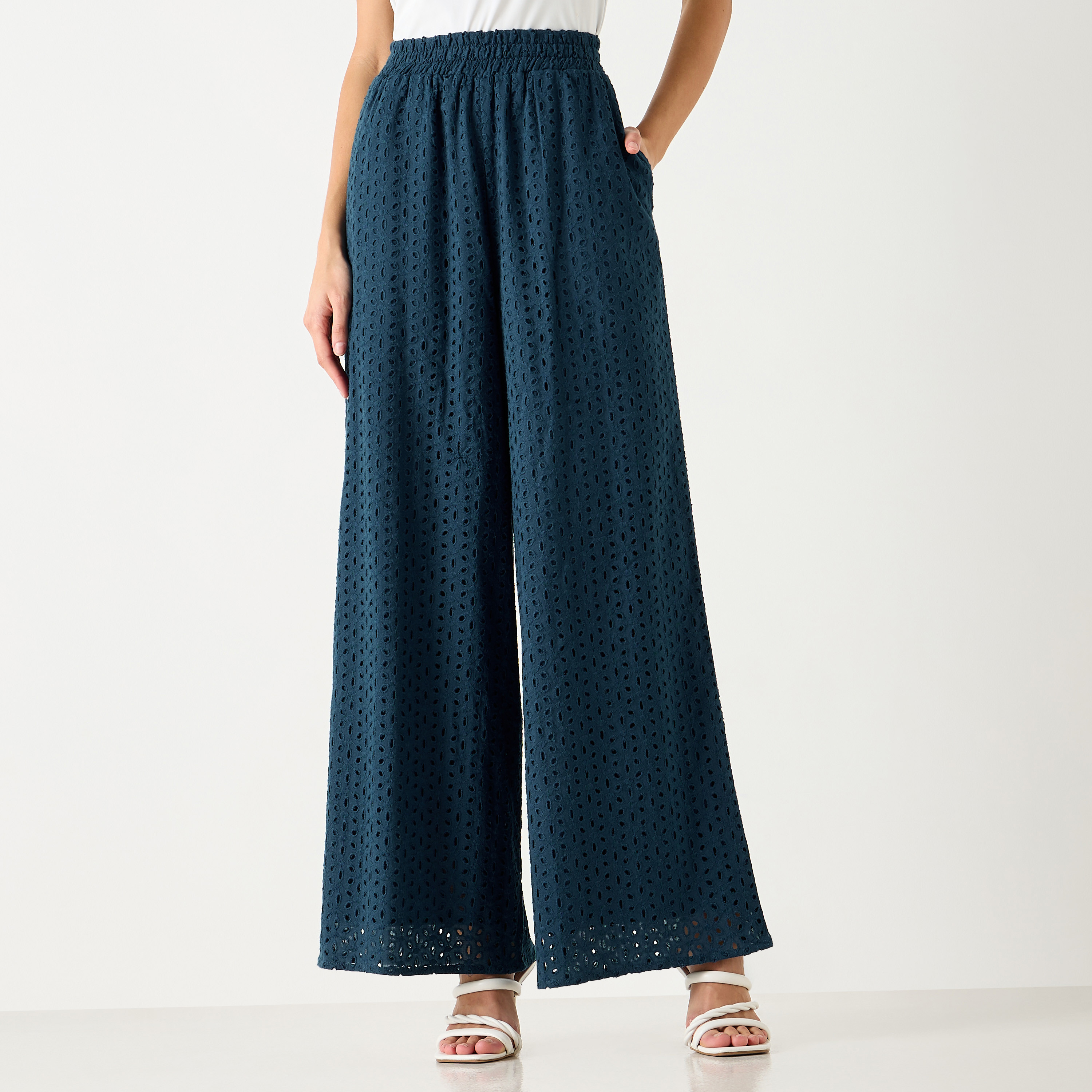 بنطلون شيفلي بارز الملمس واسع الساقين بخصر مطاطي وجيوب من سي نوار-women-clothing-bottoms-trousers-image-1