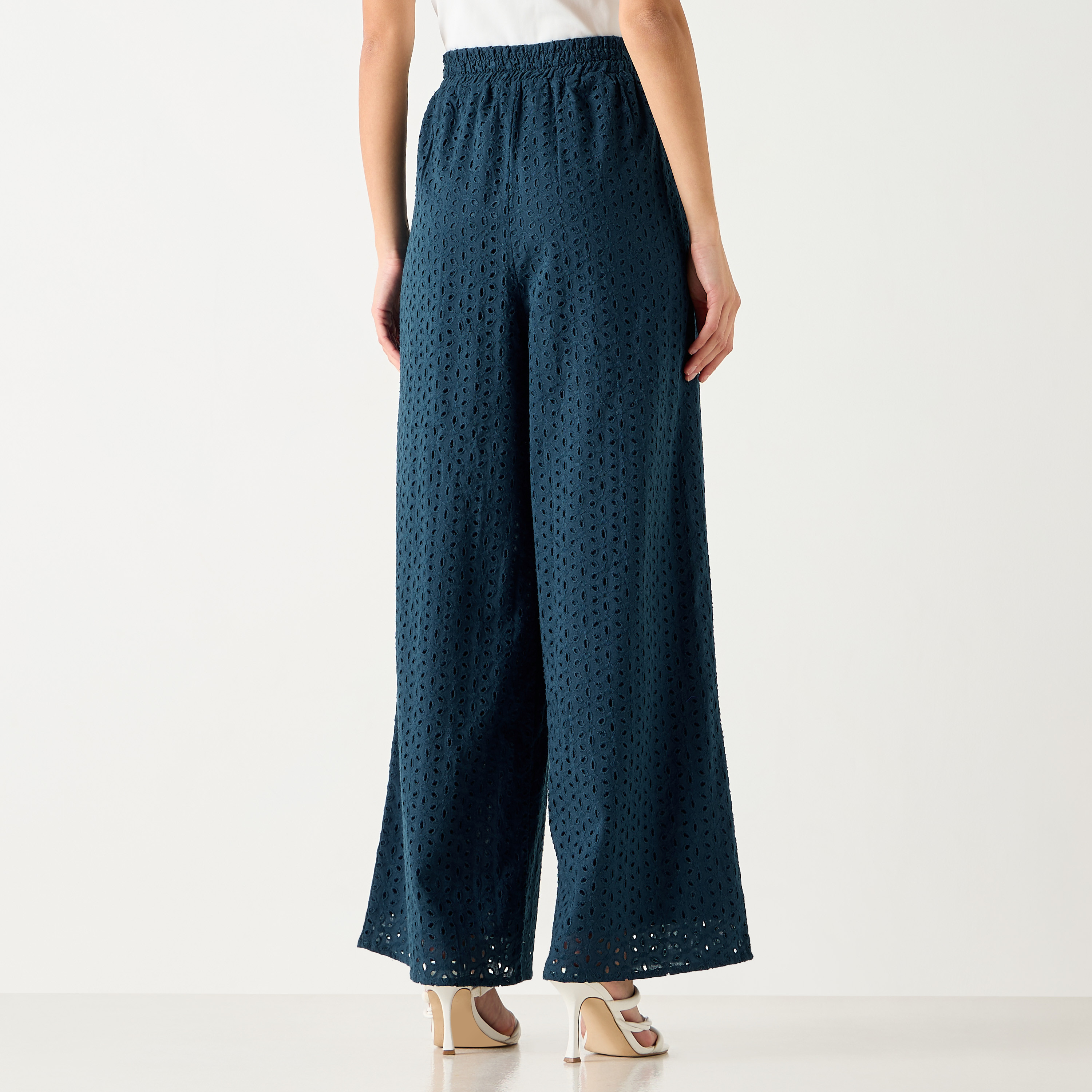 بنطلون شيفلي بارز الملمس واسع الساقين بخصر مطاطي وجيوب من سي نوار-women-clothing-bottoms-trousers-image-3