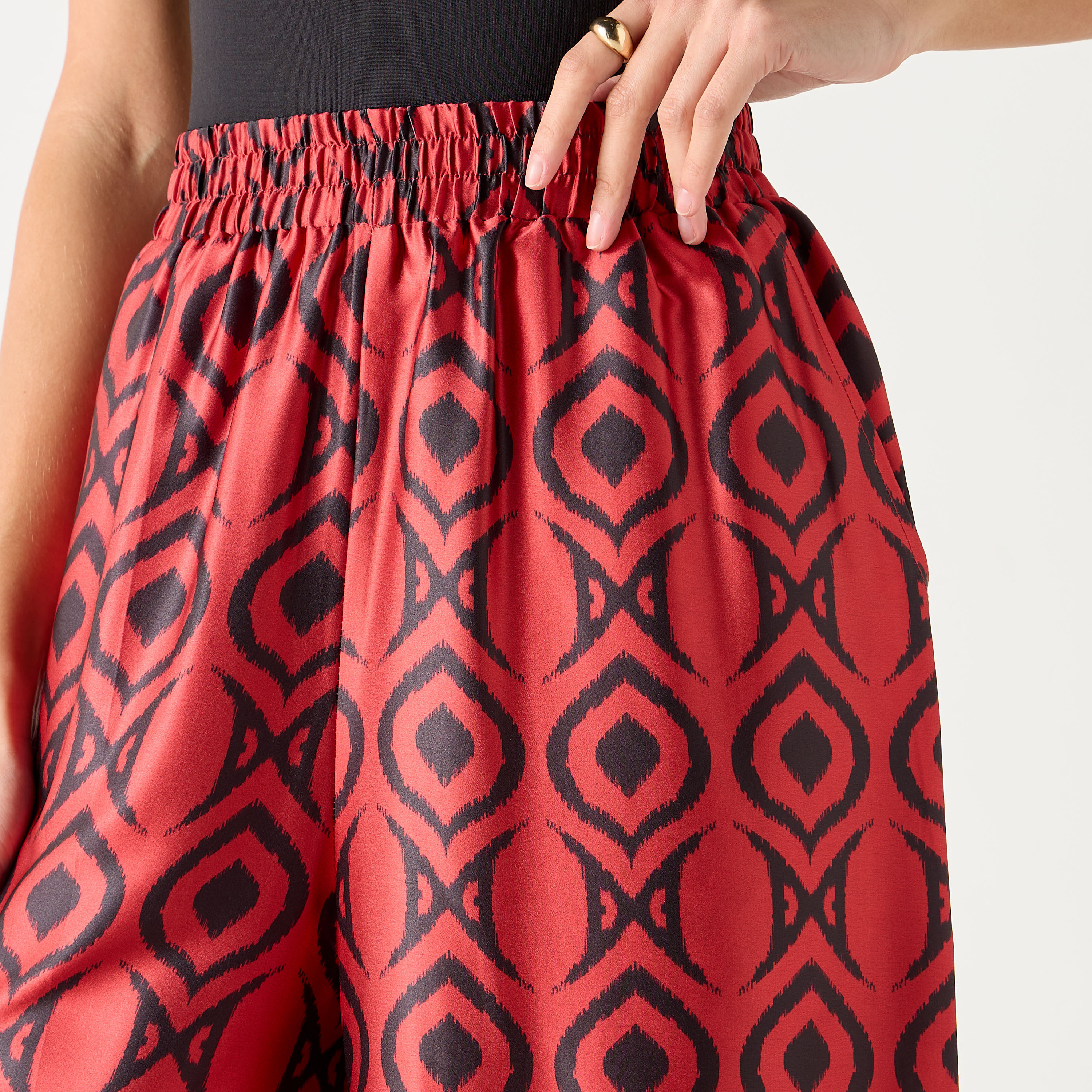 بنطلون واسع الساقين بخصر مطاطي وجيوب وطبعات من سي نوار-women-clothing-bottoms-trousers-image-4