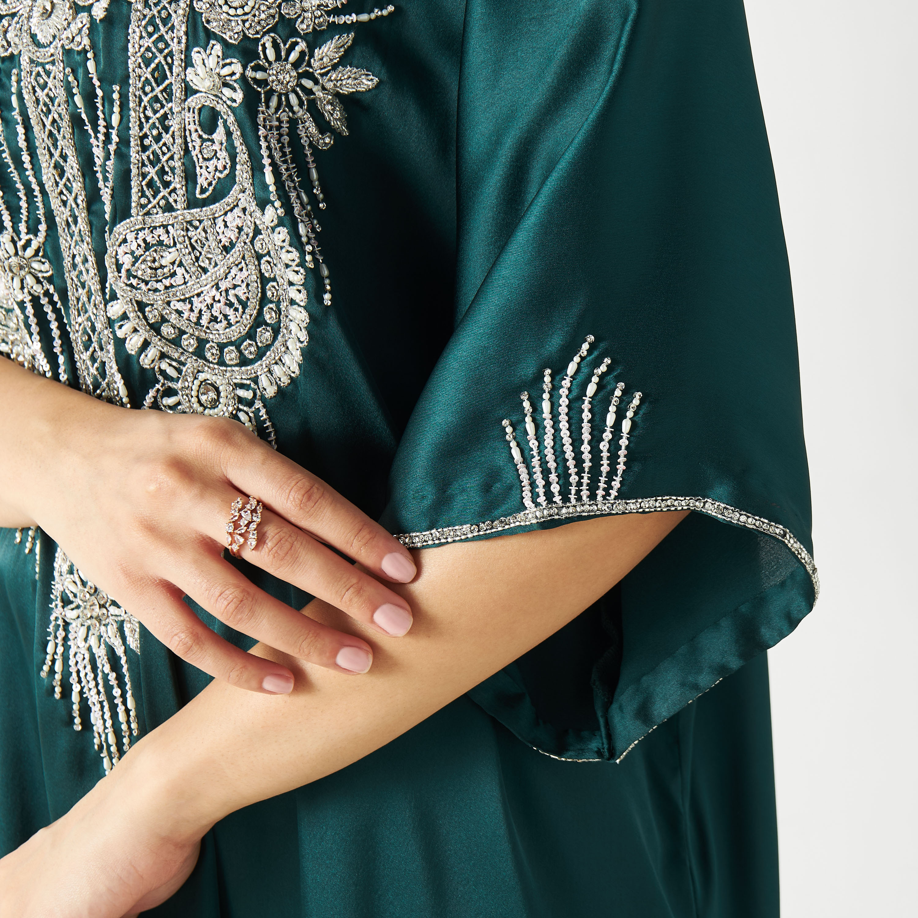 فستان ماكسي مزين بأكمام واسعة-women-arabicclothing-kaftan-image-4