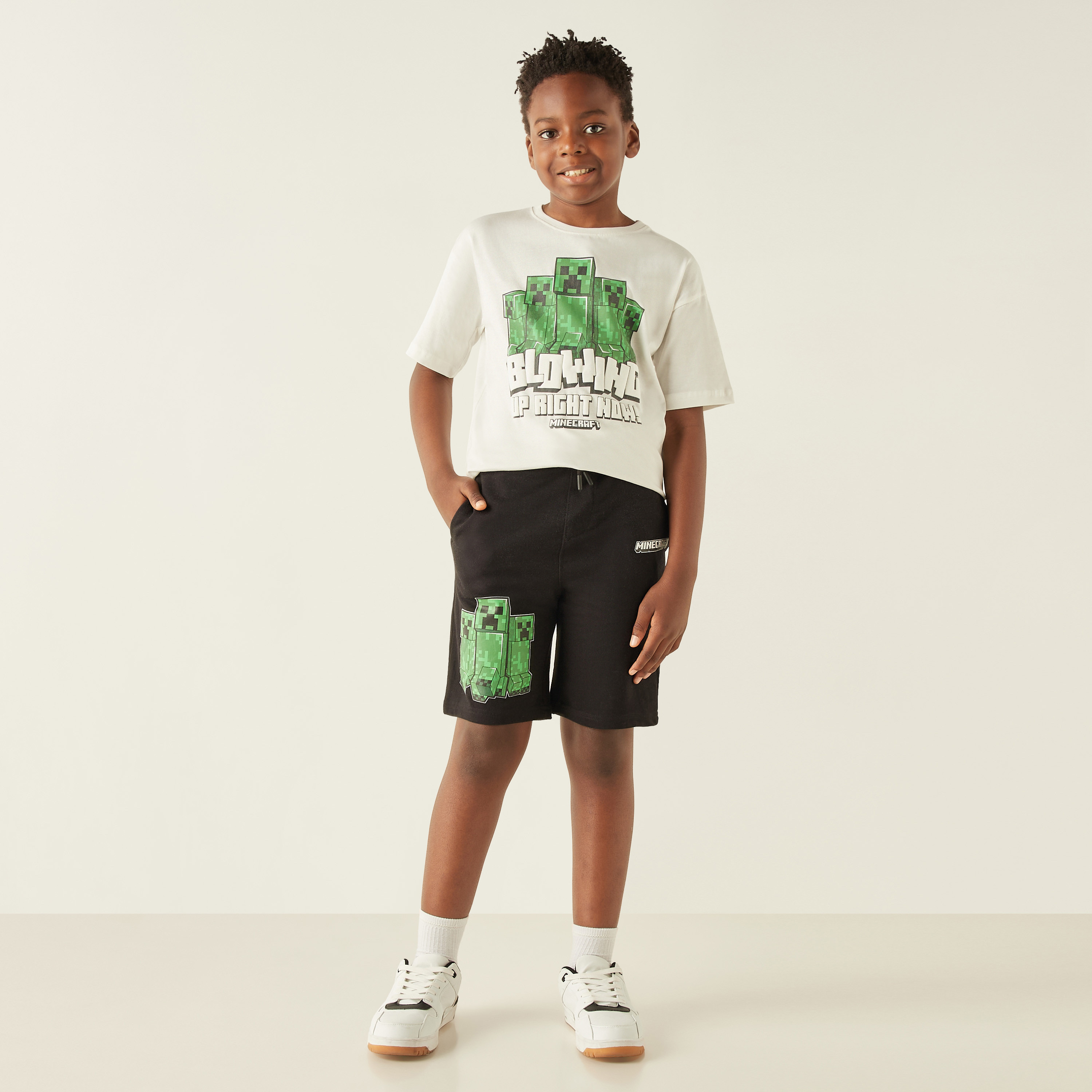 طقم شورت وتيشيرت بطبعات جرافيك-boys-clothing-setsandcoords-image-1