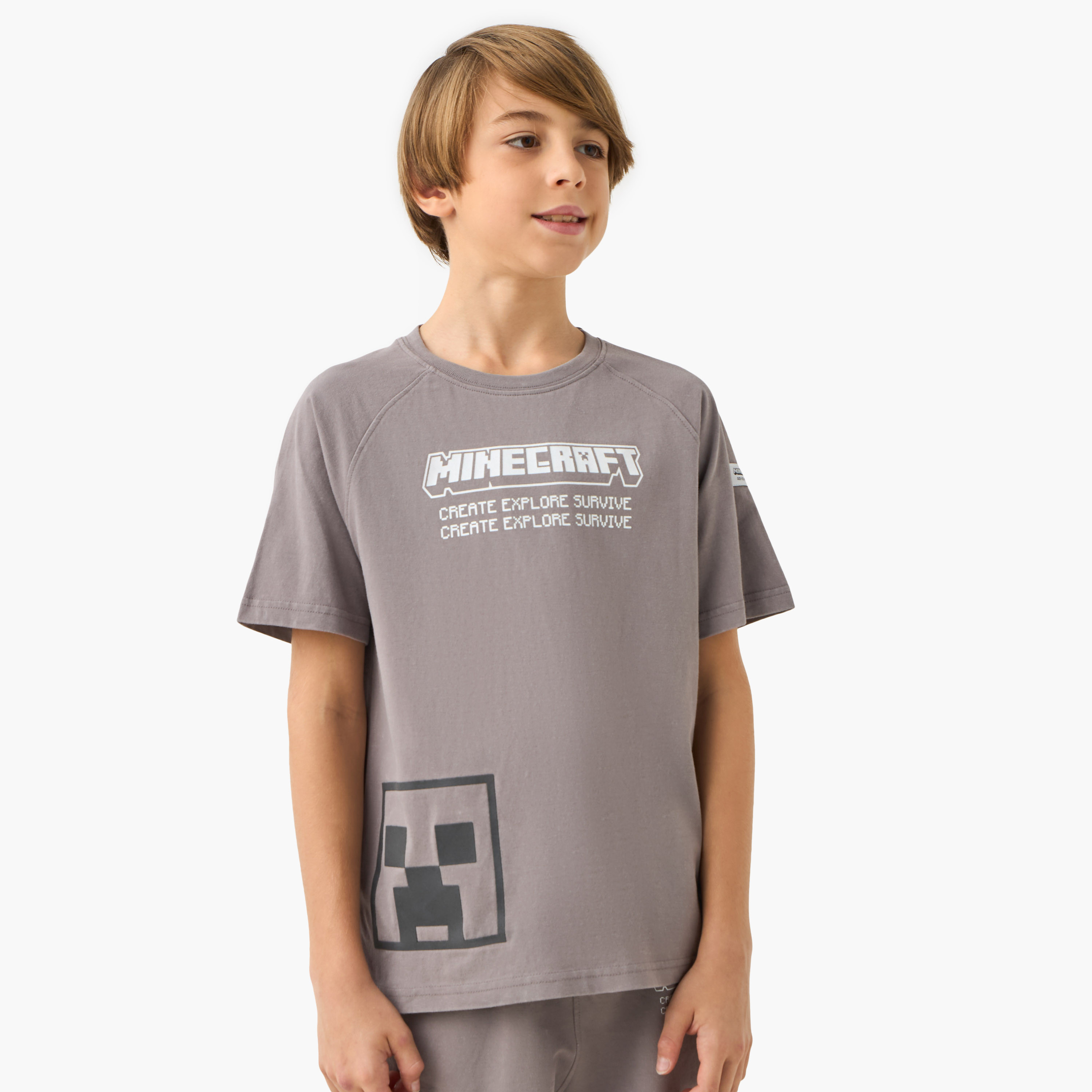 طقم شورت وتيشيرت بياقة ضيقة وطبعات-boys-clothing-setsandcoords-image-2