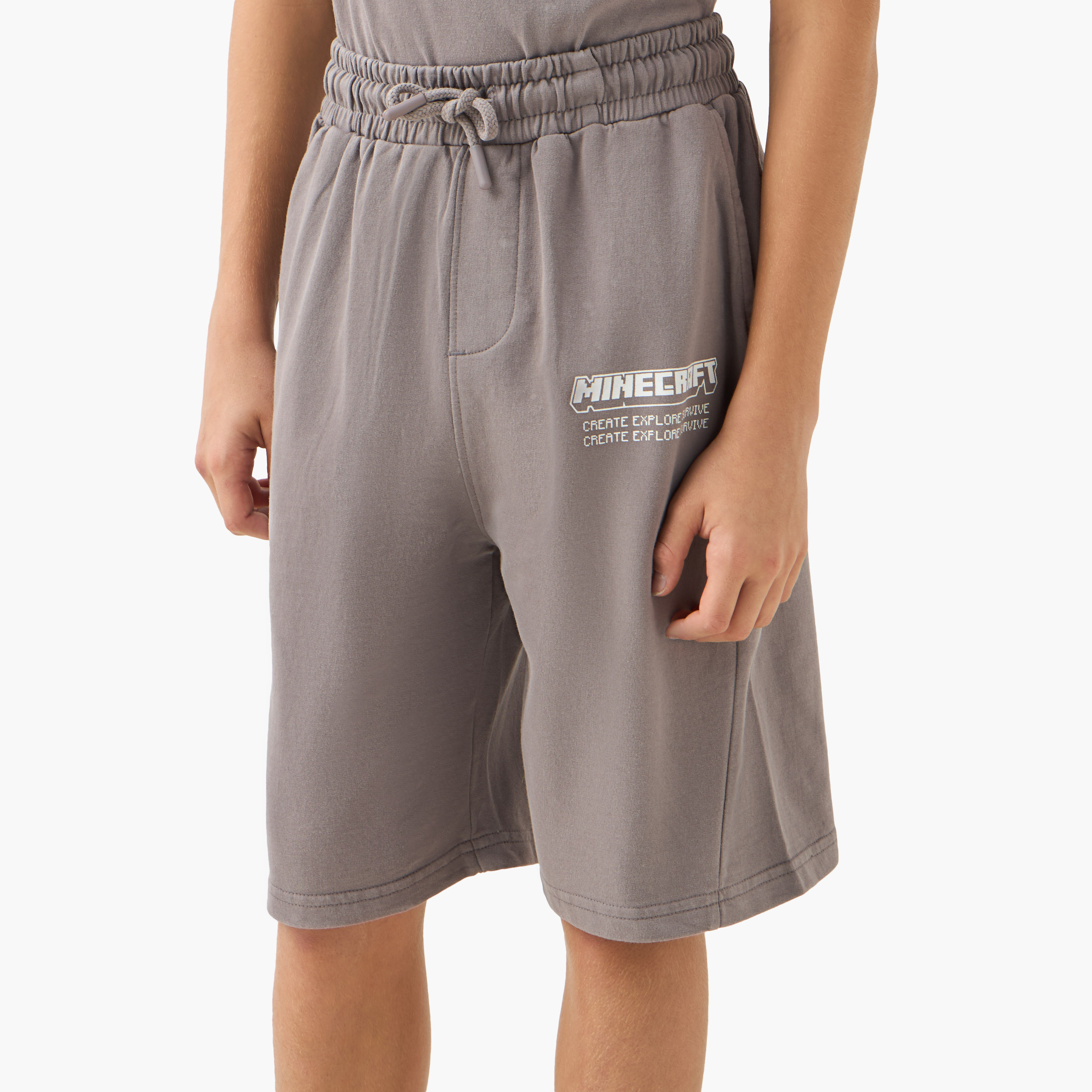 طقم شورت وتيشيرت بياقة ضيقة وطبعات-boys-clothing-setsandcoords-image-3