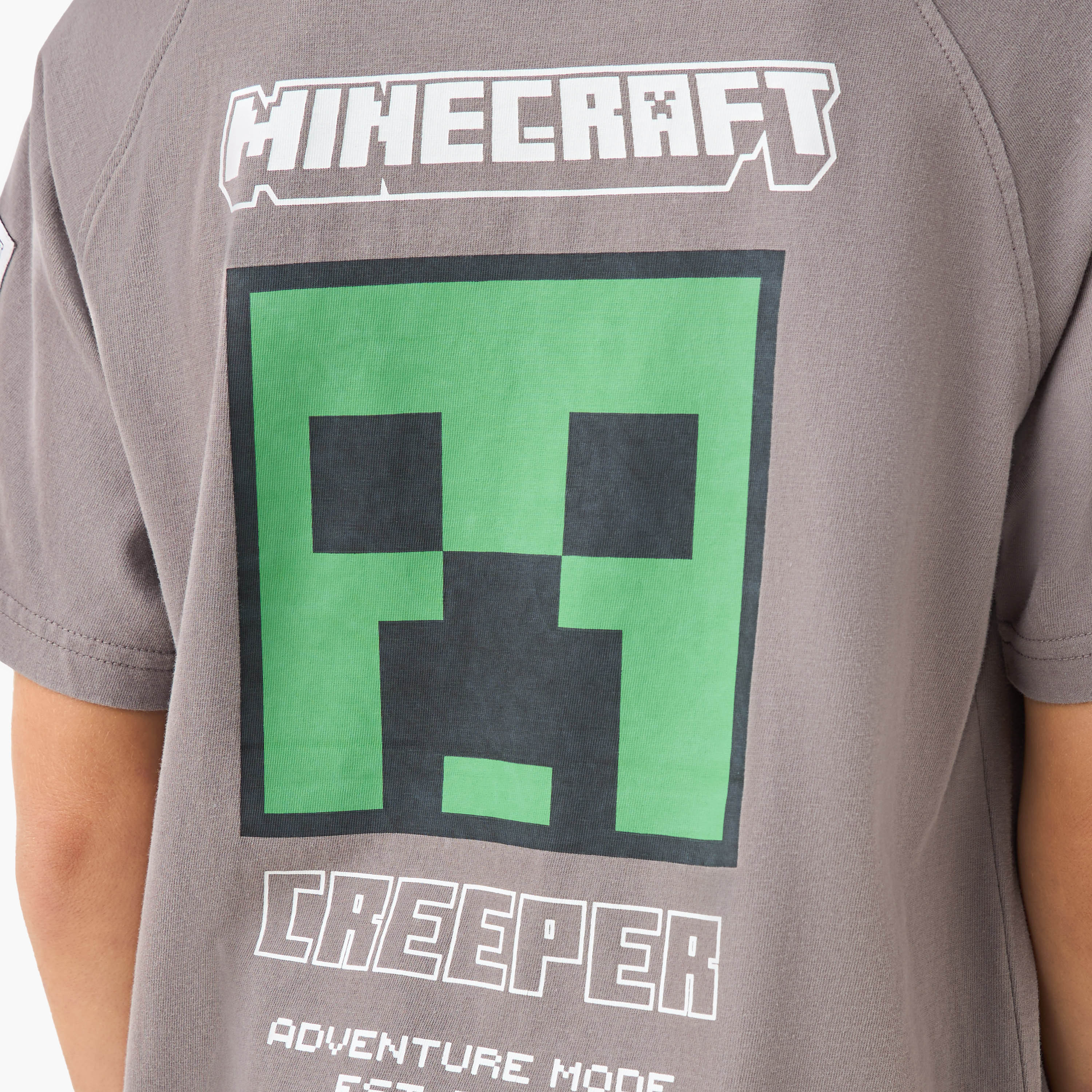 طقم شورت وتيشيرت بياقة ضيقة وطبعات-boys-clothing-setsandcoords-image-6