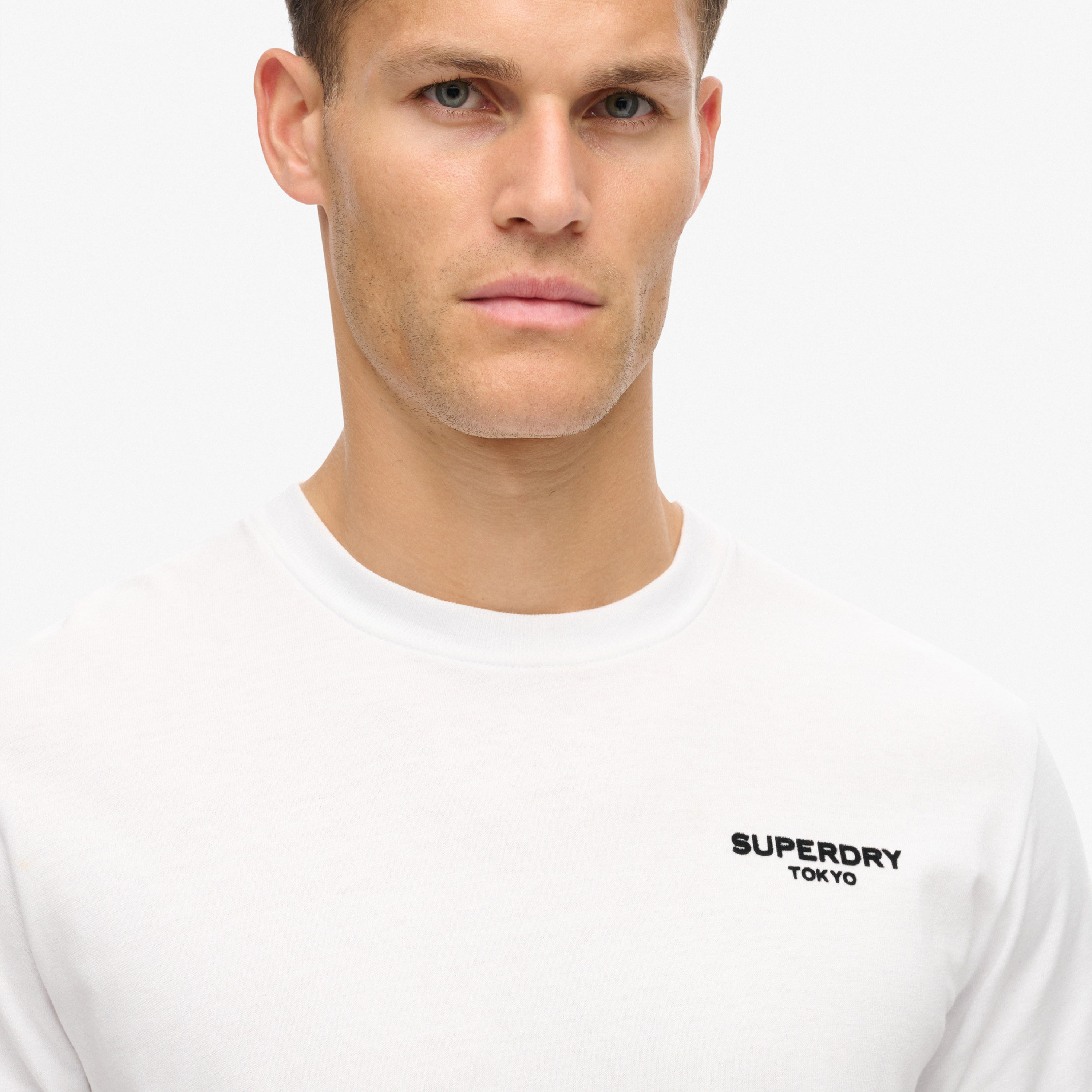 تي شيرت رجالي برقبة دائرية وأكمام قصيرة بشعار من سوبردراي-men-clothing-tshirtsandpolos-tshirts-image-2