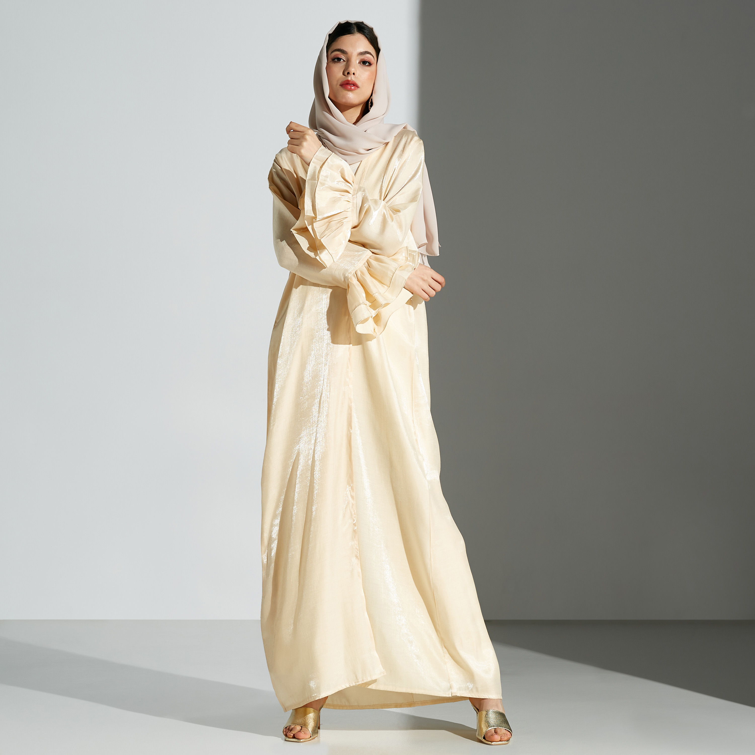 عباية سادة بأكمام كشكش وحجاب من مليكة-women-arabicclothing-abayas-image-4