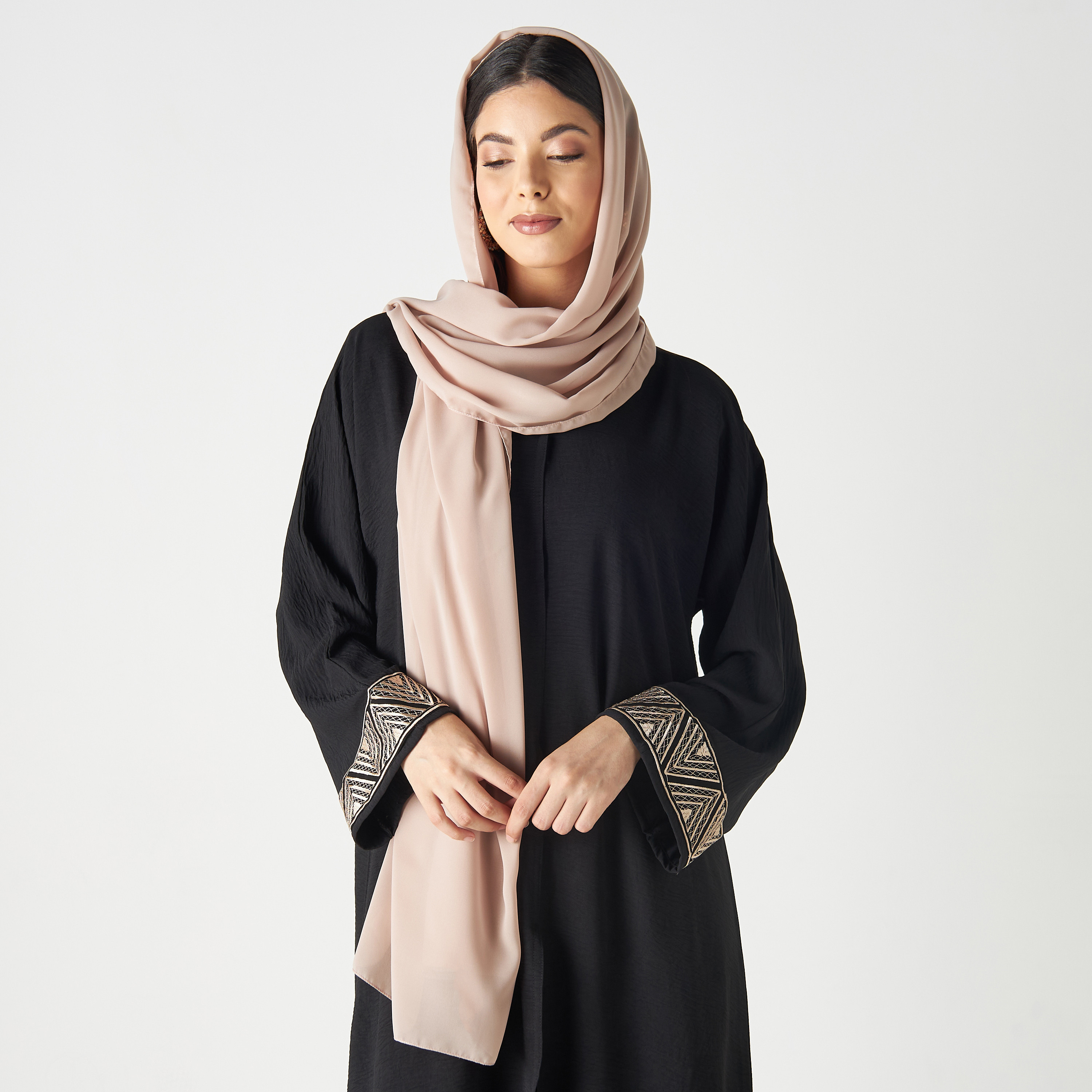 عباية سادة مع 2 حجاب من مليكة - طقم 3 قطع-women-arabicclothing-abayas-image-2