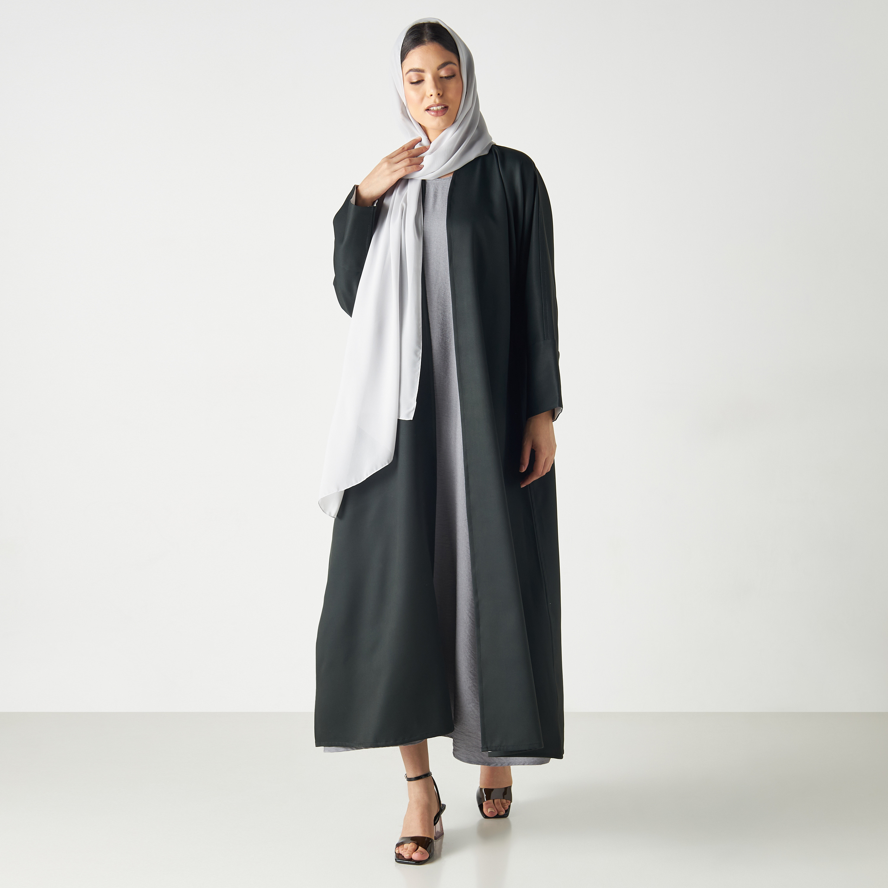 عباية سادة بفتحة أماميّة مع 2 حجاب من مليكة-women-arabicclothing-abayas-image-6