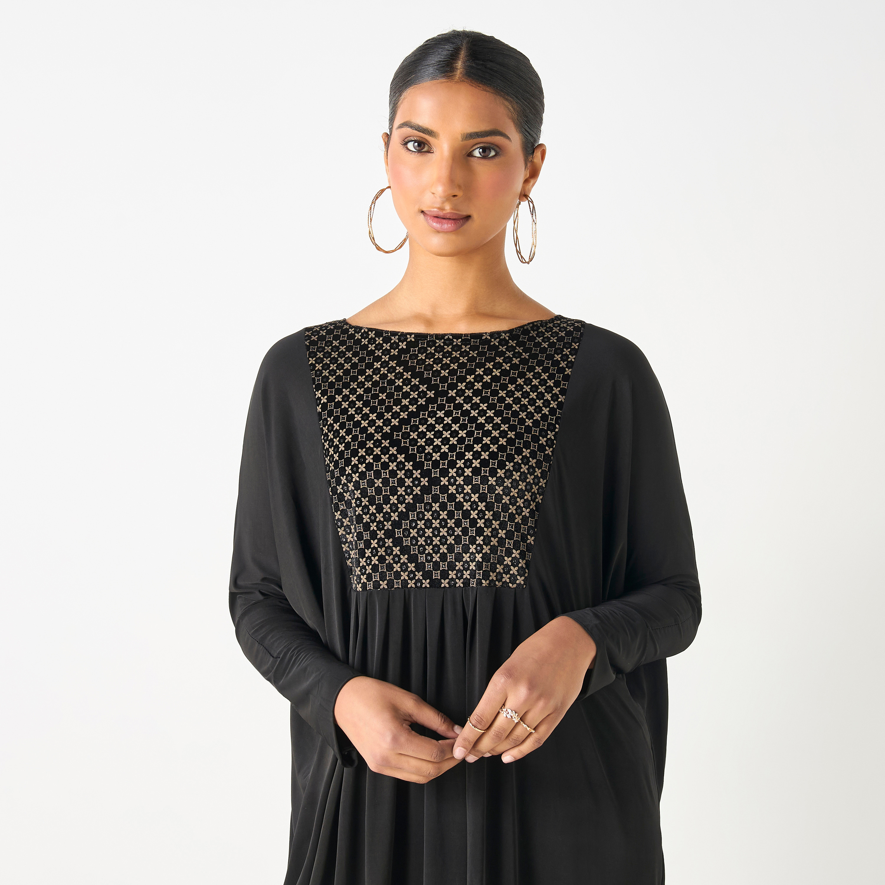 عباية مطرّزة بياقة مستديرة وتفاصيل كسرات من مليكة-women-arabicclothing-abayas-image-2