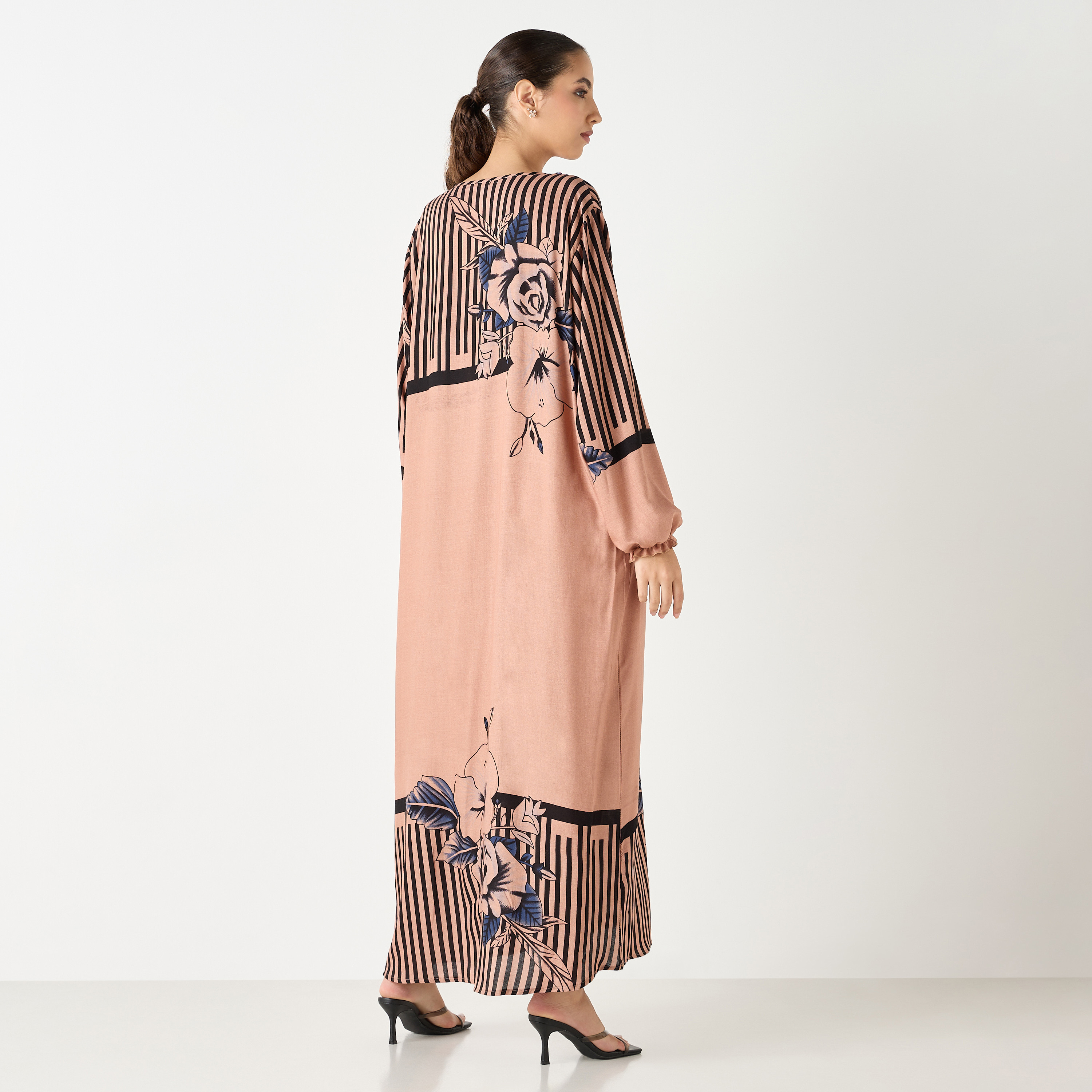 جلابية بياقة V وجيوب وطبعات زهرية من مليكة-women-arabicclothing-jalabiyas-image-4