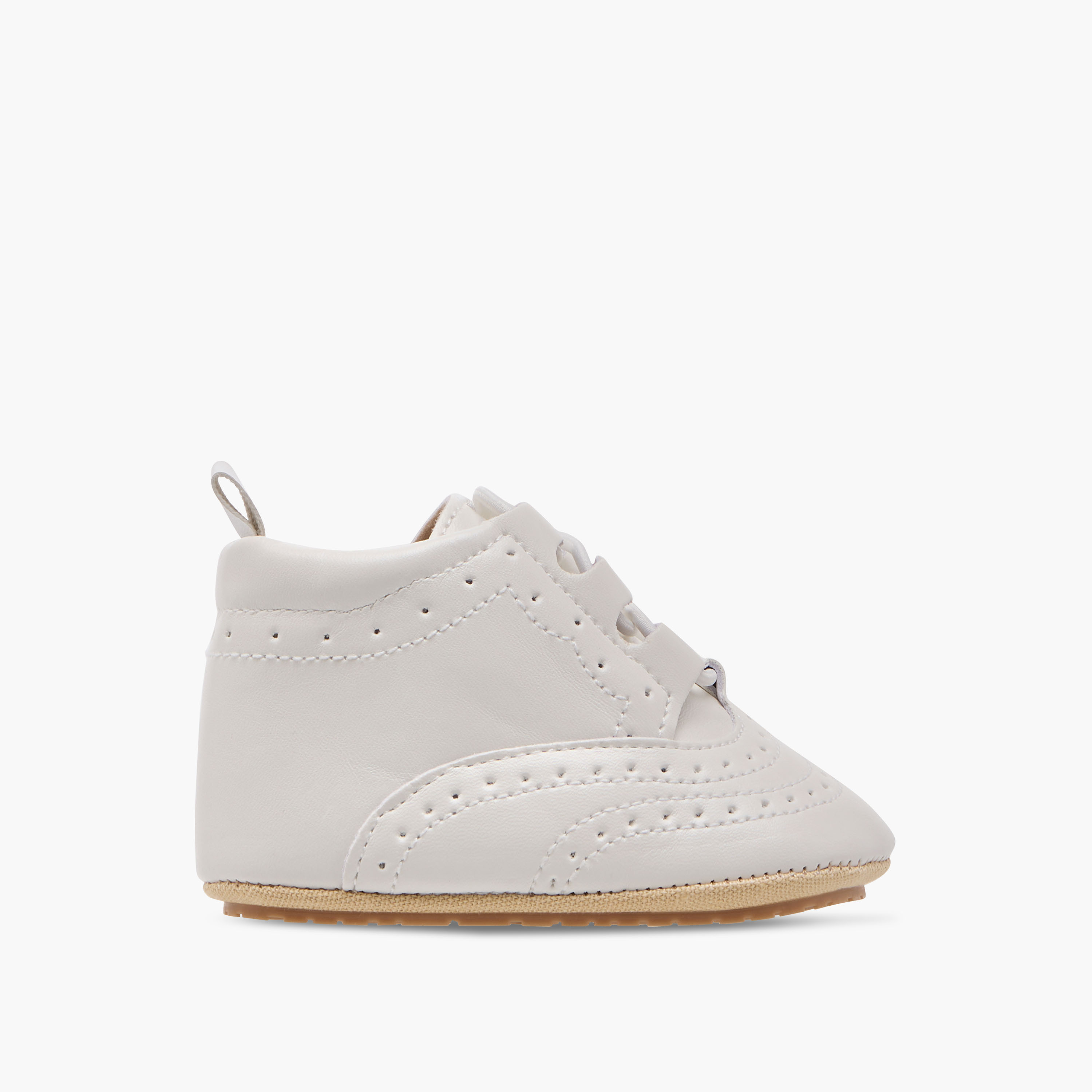 بوت بارز الملمس بتفاصيل رباط من جونيورز-baby-boys-shoes-closedshoes-image-3