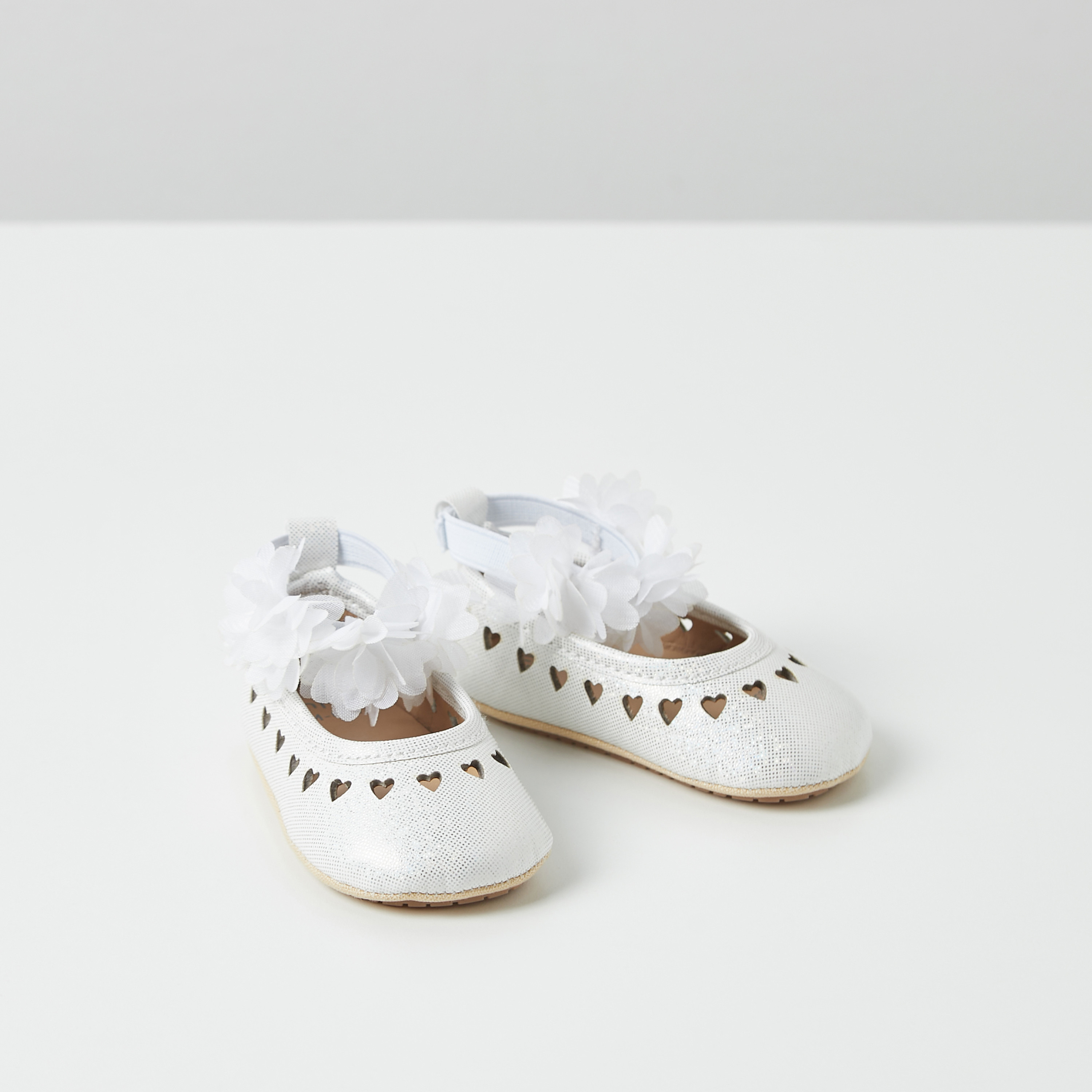 بوت مزين بالزهور بحزام حول الكاحل من جونيورز-baby-girls-shoes-closedshoes-image-1