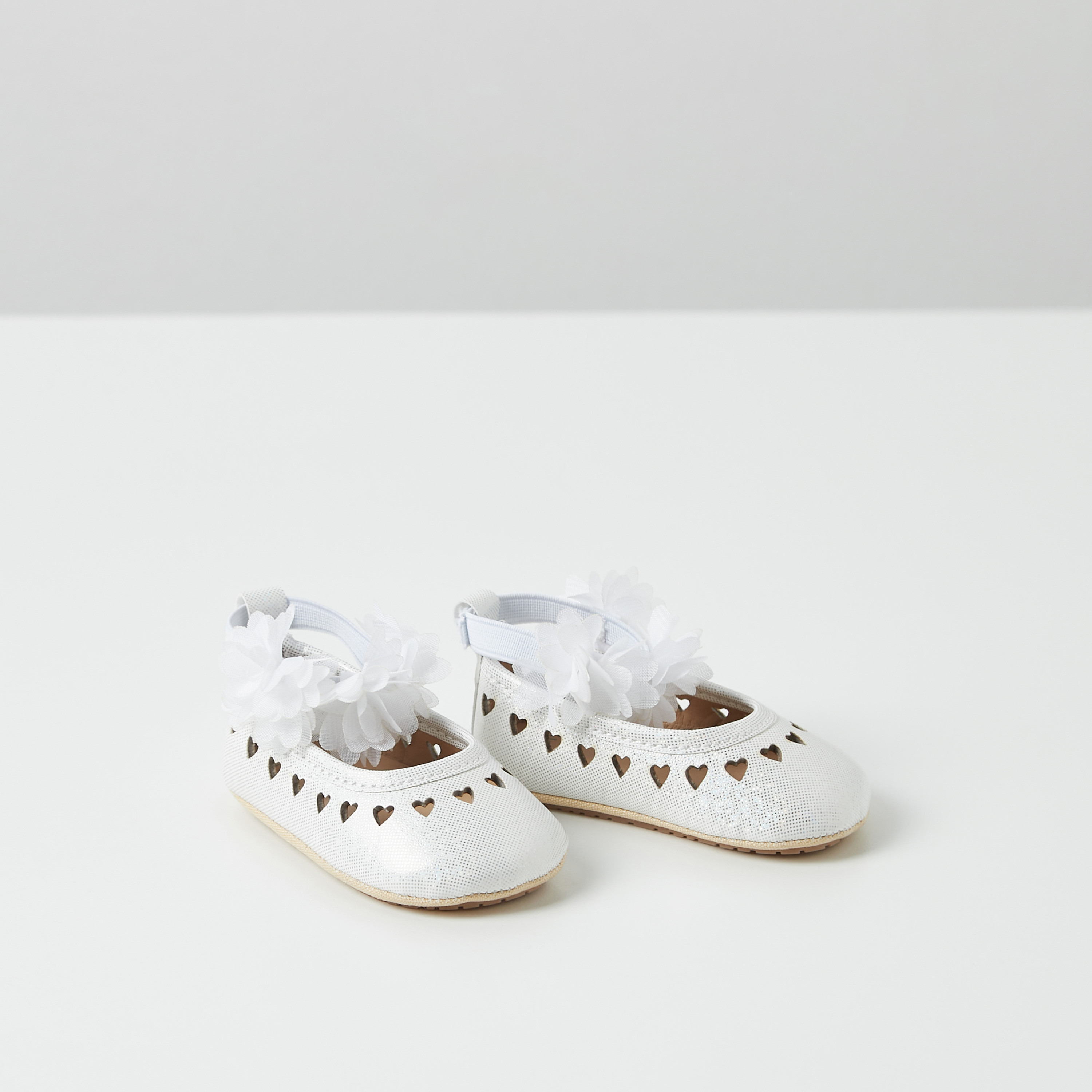 بوت مزين بالزهور بحزام حول الكاحل من جونيورز-baby-girls-shoes-closedshoes-image-3