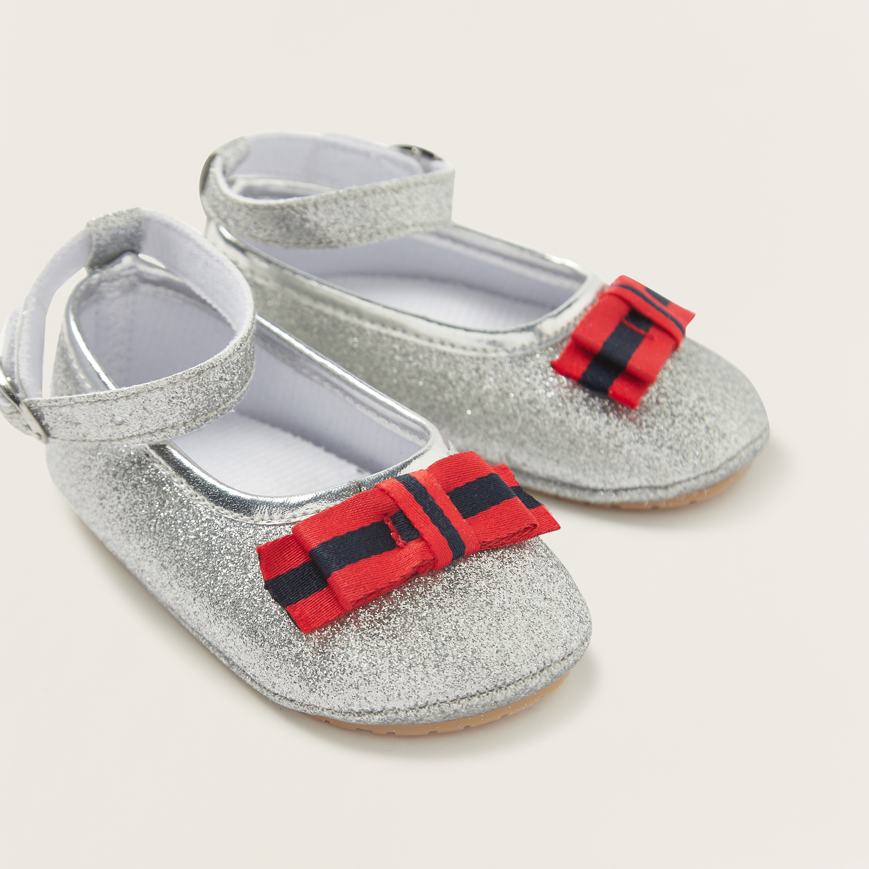 بوت بتفاصيل جليتر مع إبزيم للإغلاق وفيونكة من جونيورز-baby-girls-shoes-closedshoes-image-3
