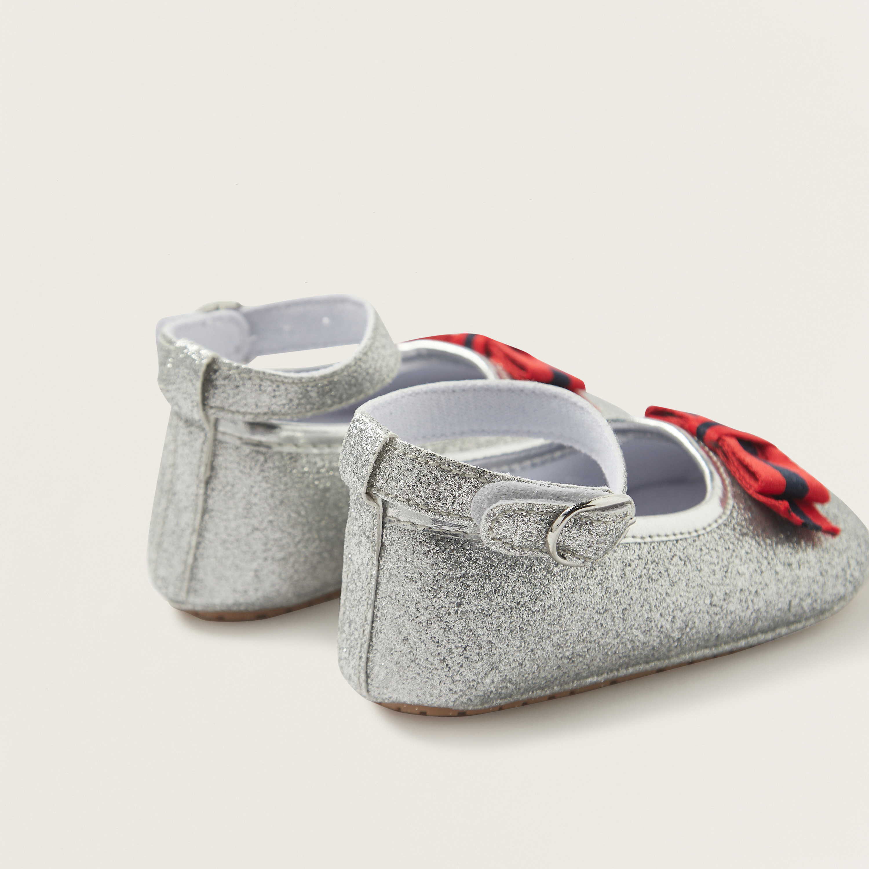بوت بتفاصيل جليتر مع إبزيم للإغلاق وفيونكة من جونيورز-baby-girls-shoes-closedshoes-image-4