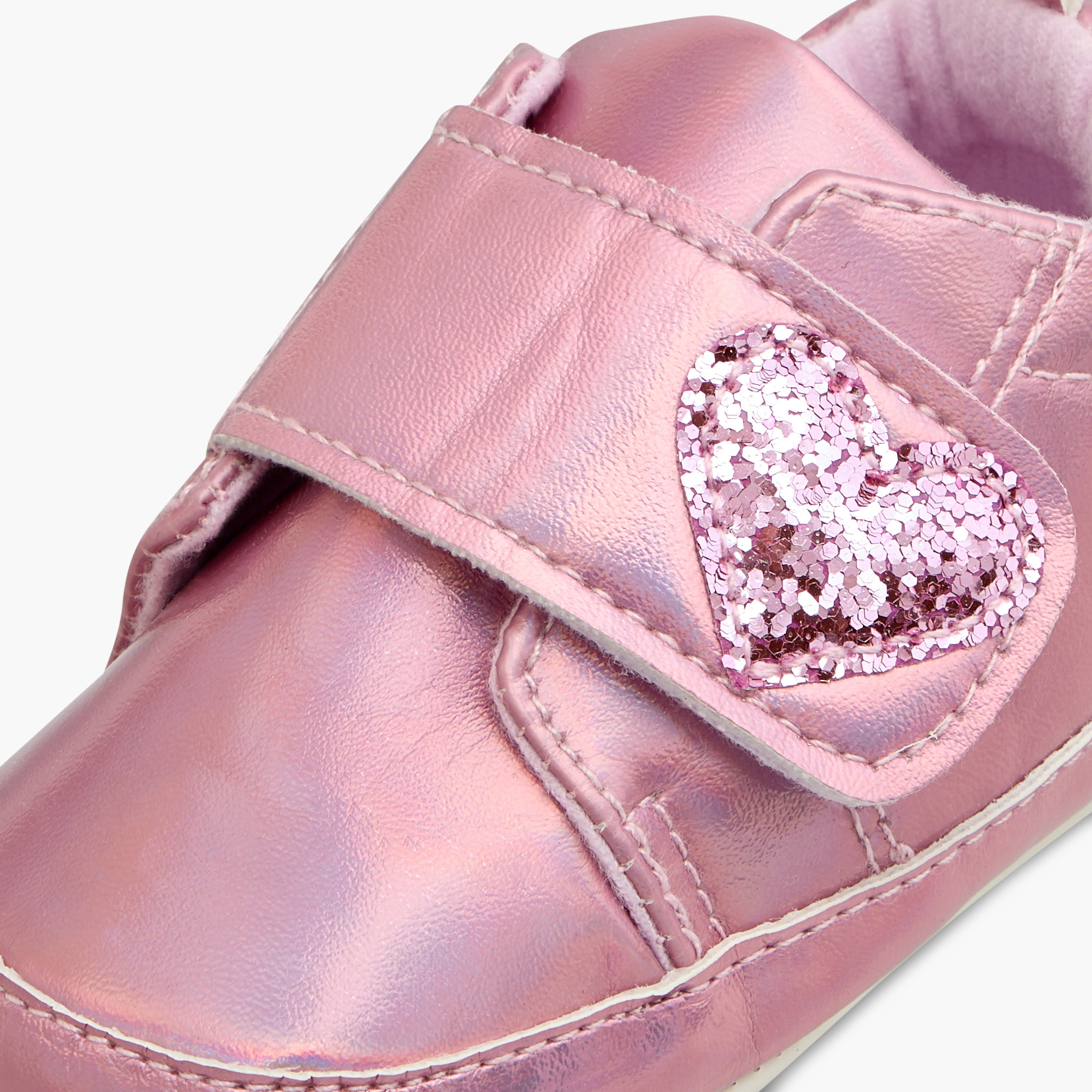 بوت بزخارف قلب وشريط إغلاق لاصق من جونيورز-baby-girls-shoes-closedshoes-image-4