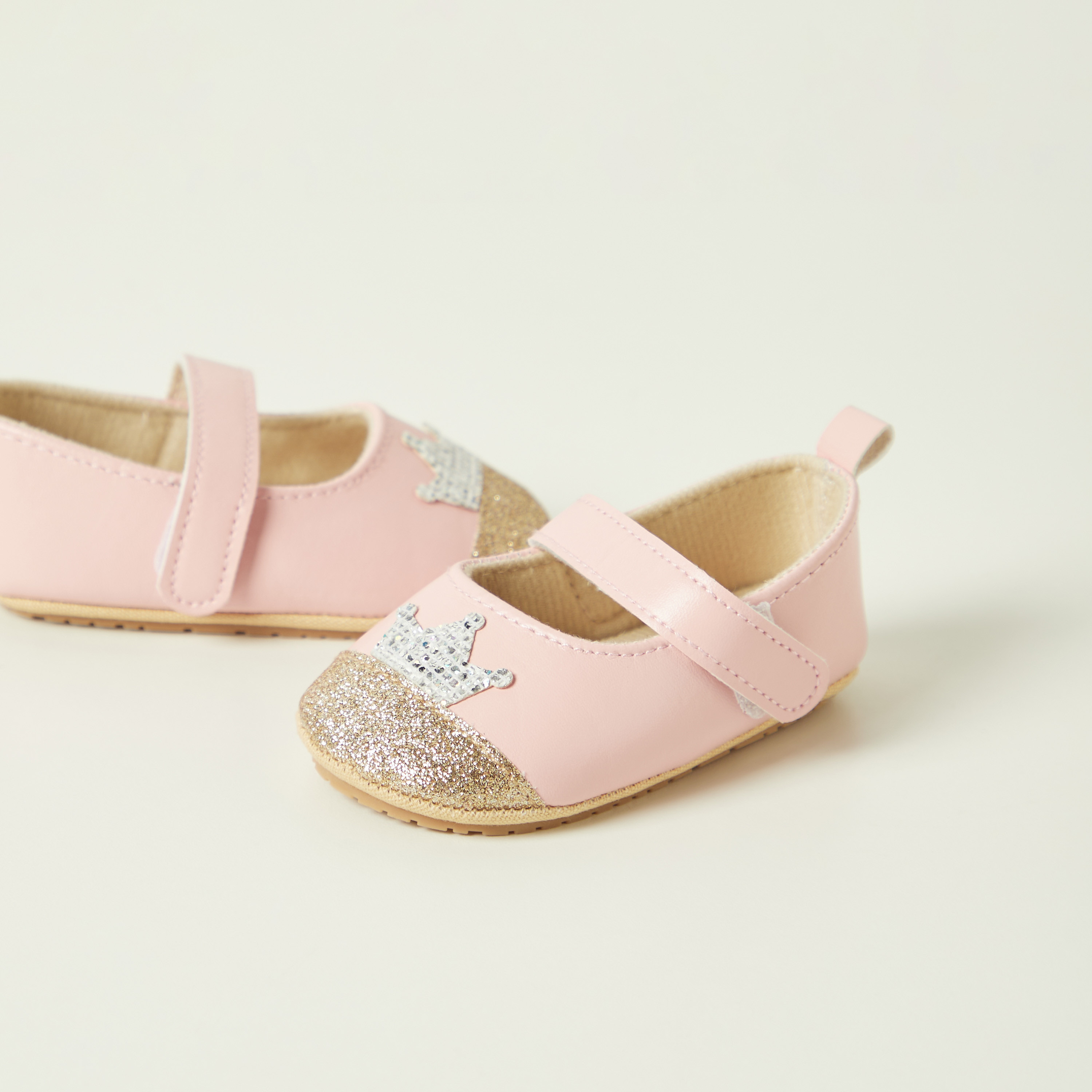 بوت بتفاصيل زخارف وشريط إغلاق لاصق من جونيورز-baby-girls-shoes-booties-image-4