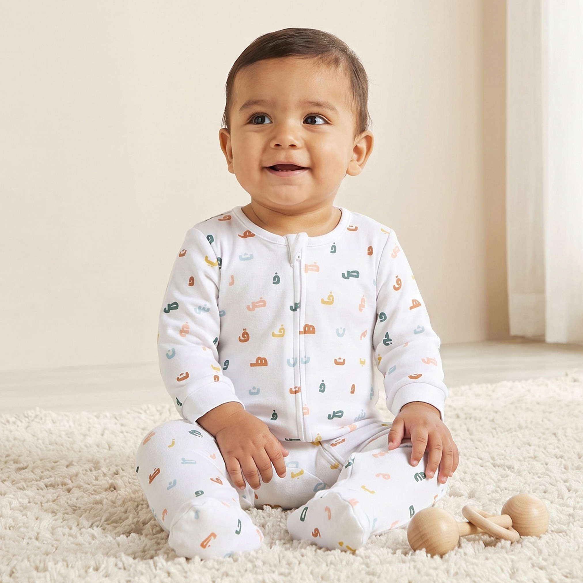 بدلة نوم قطن بأكمام طويلة وطبعات حروف وياقة ضيقة من جونيورز-baby-girls-clothing-nightwear-sleepsuits-image-1