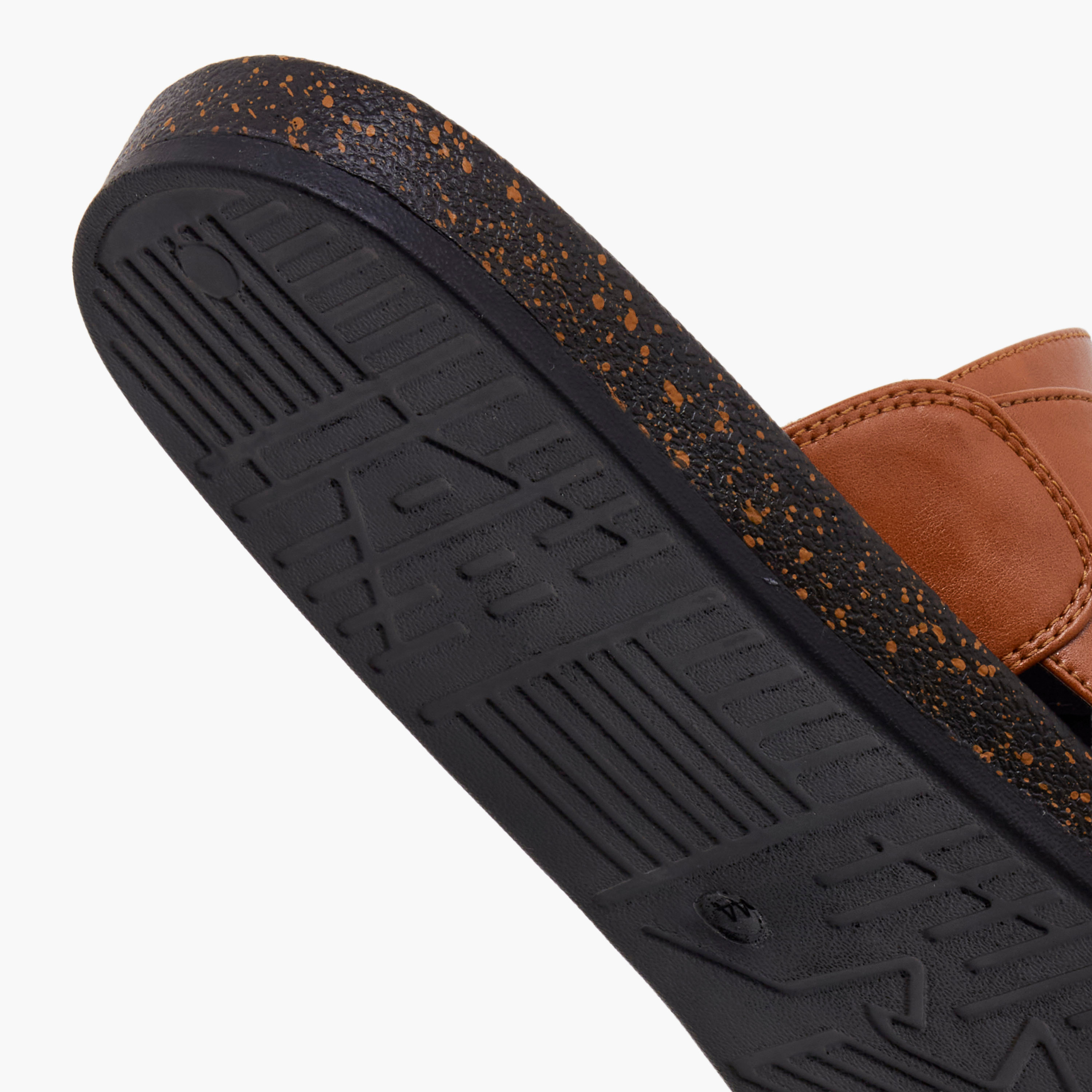 صندل عربي بتفاصيل حلقة إصبع للرجال من إل بي إل من شوإكسبريس-men-shoes-sandals-image-6