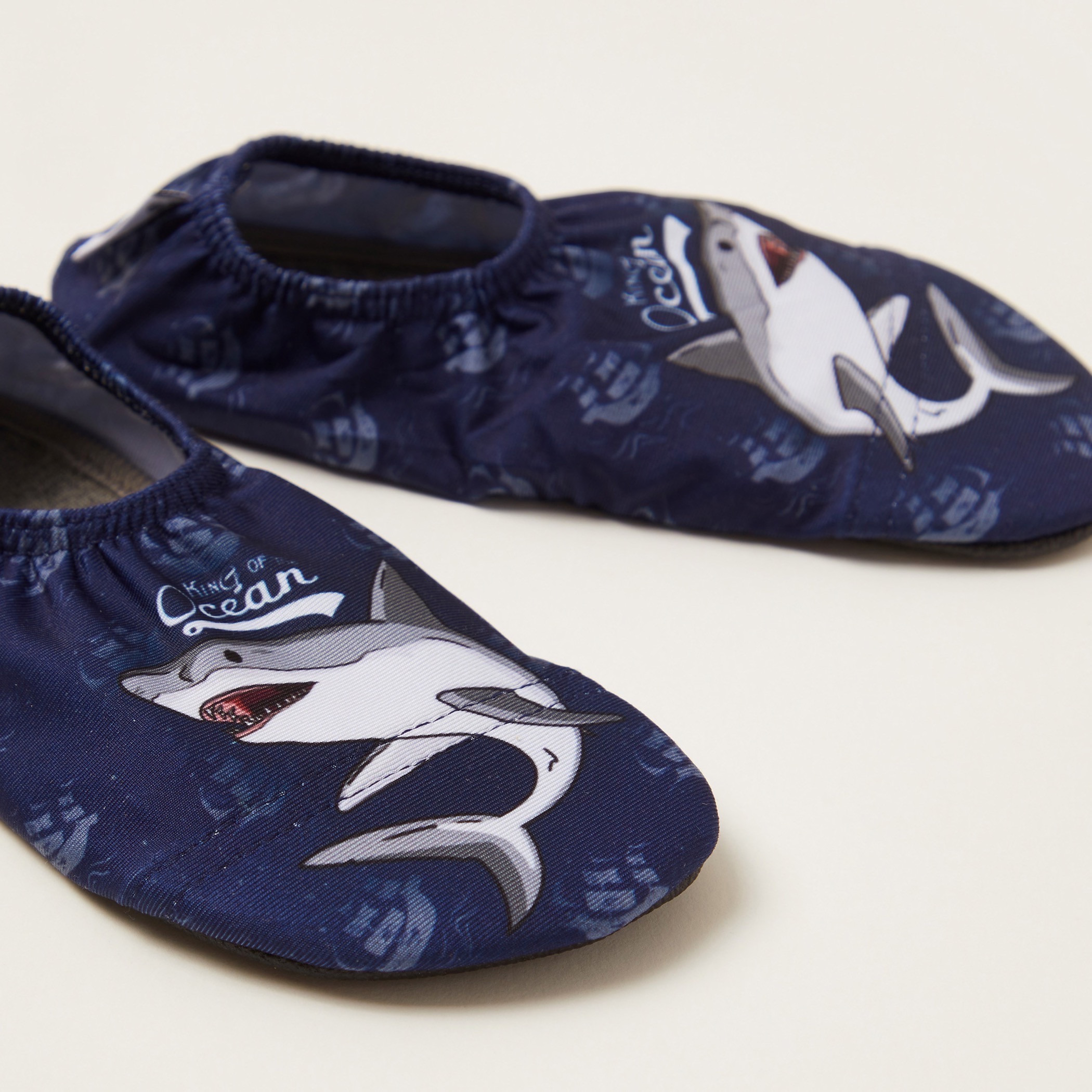 حذاء سهل الارتداء بطبعات سمكة قرش من سليبستوب-baby-boys-clothing-swimwear-image-3