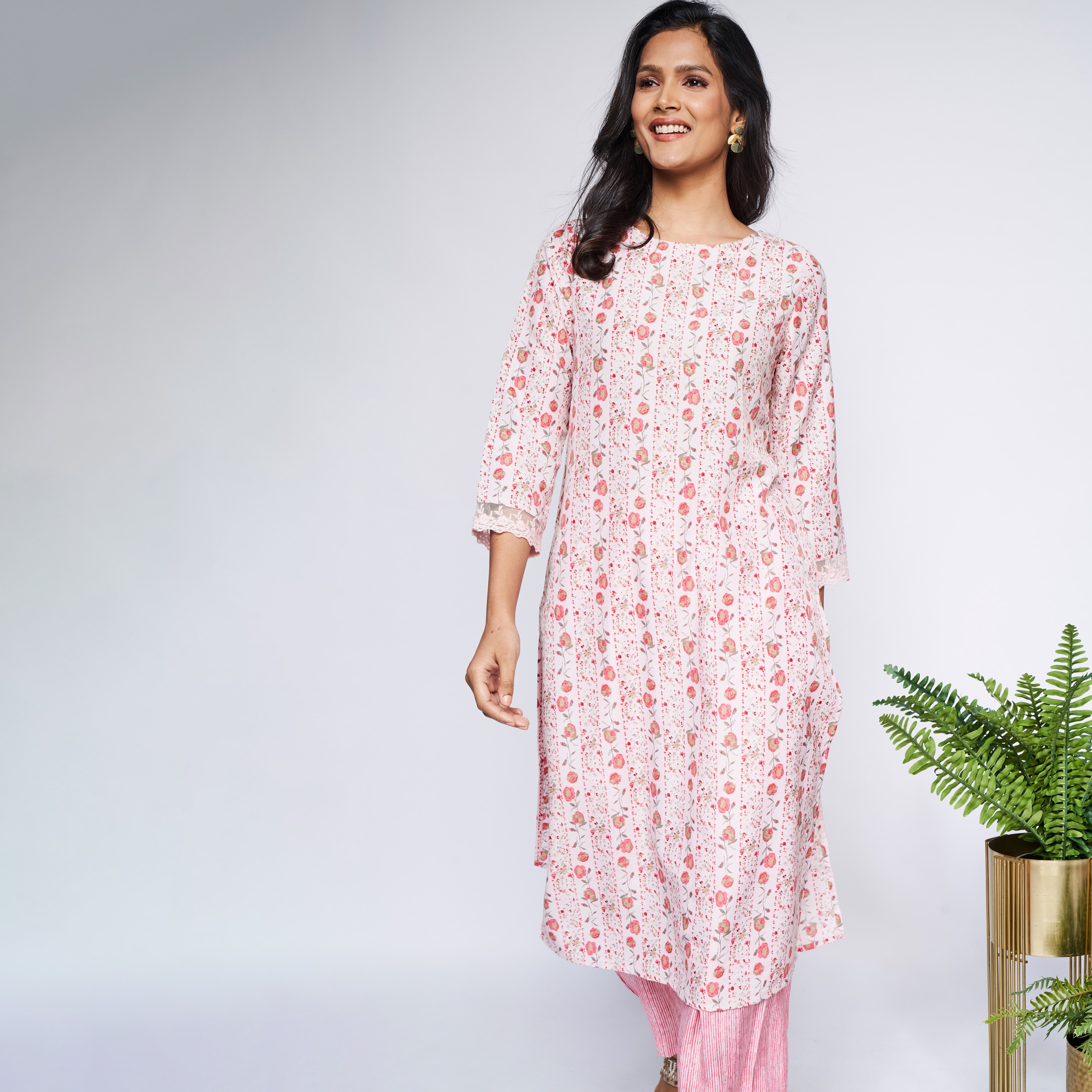 طقم قطعتين من كورتا مستقيمة مطبوعة برقبة دائرية مع بالازو مطبوع من آي تي إس إي-women-clothing-ethnicwear-salwarsuits-image-2