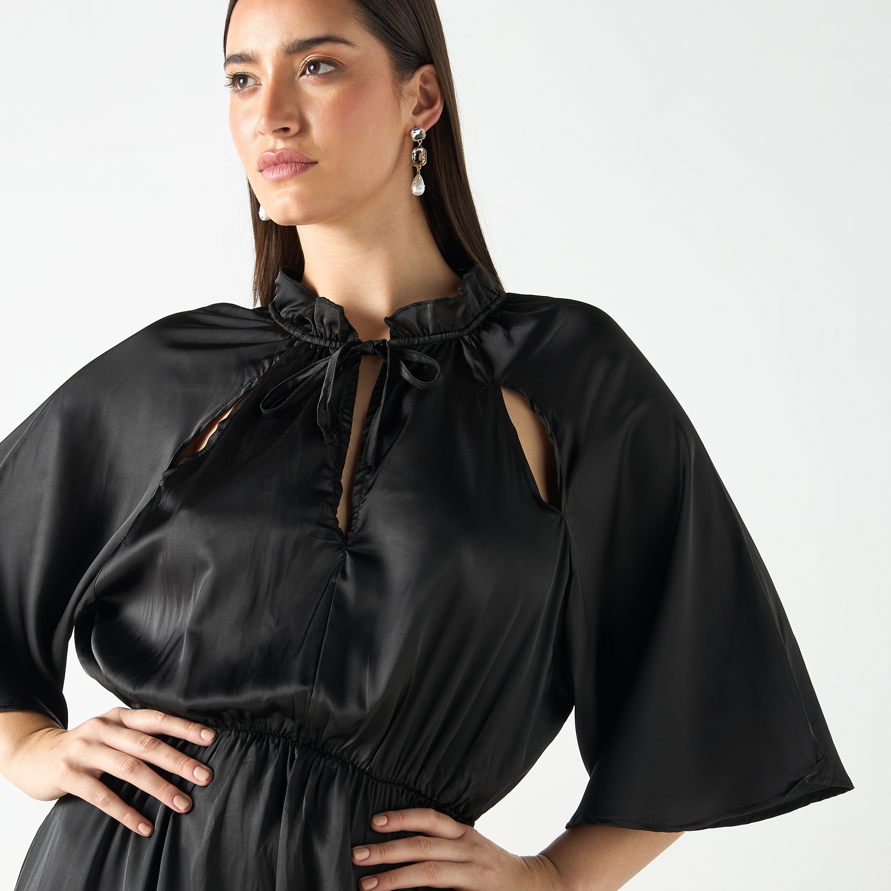 فستان بتفاصيل مفرغة بياقة كشكش وأربطة من سي نوار-women-clothing-dresses-image-4