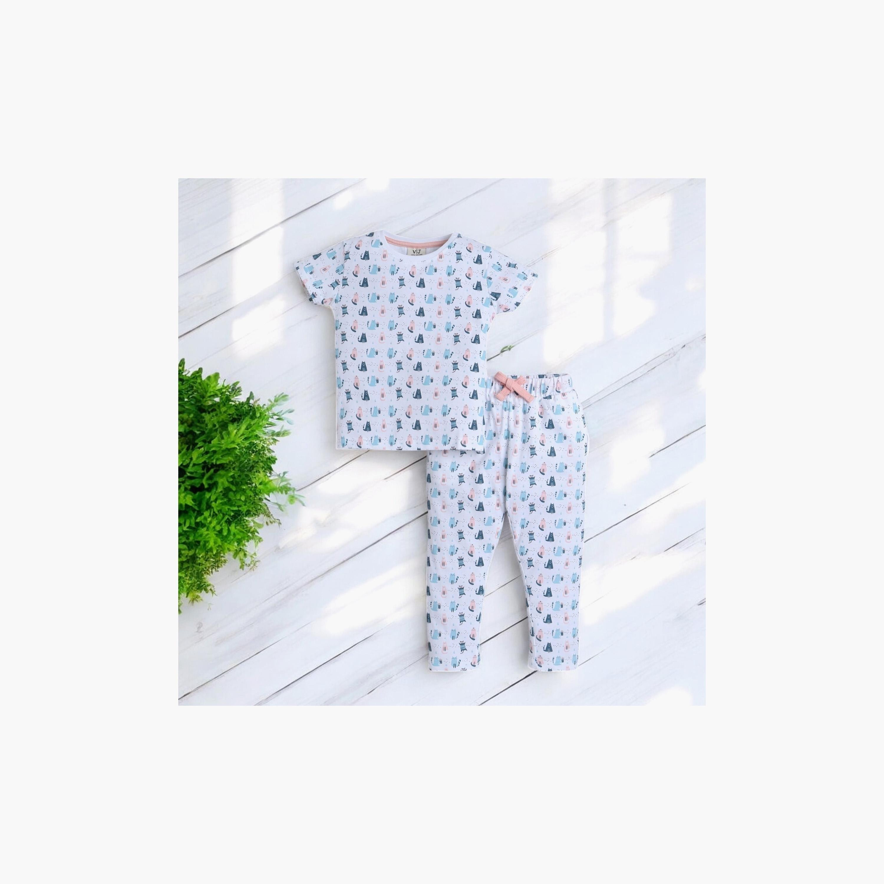 تي شيرت مطبوع بأكمام قصيرة مكون من قطعتين مع بنطال رياضي من فيكتور اند جين-girls-clothing-nightwear-image-5