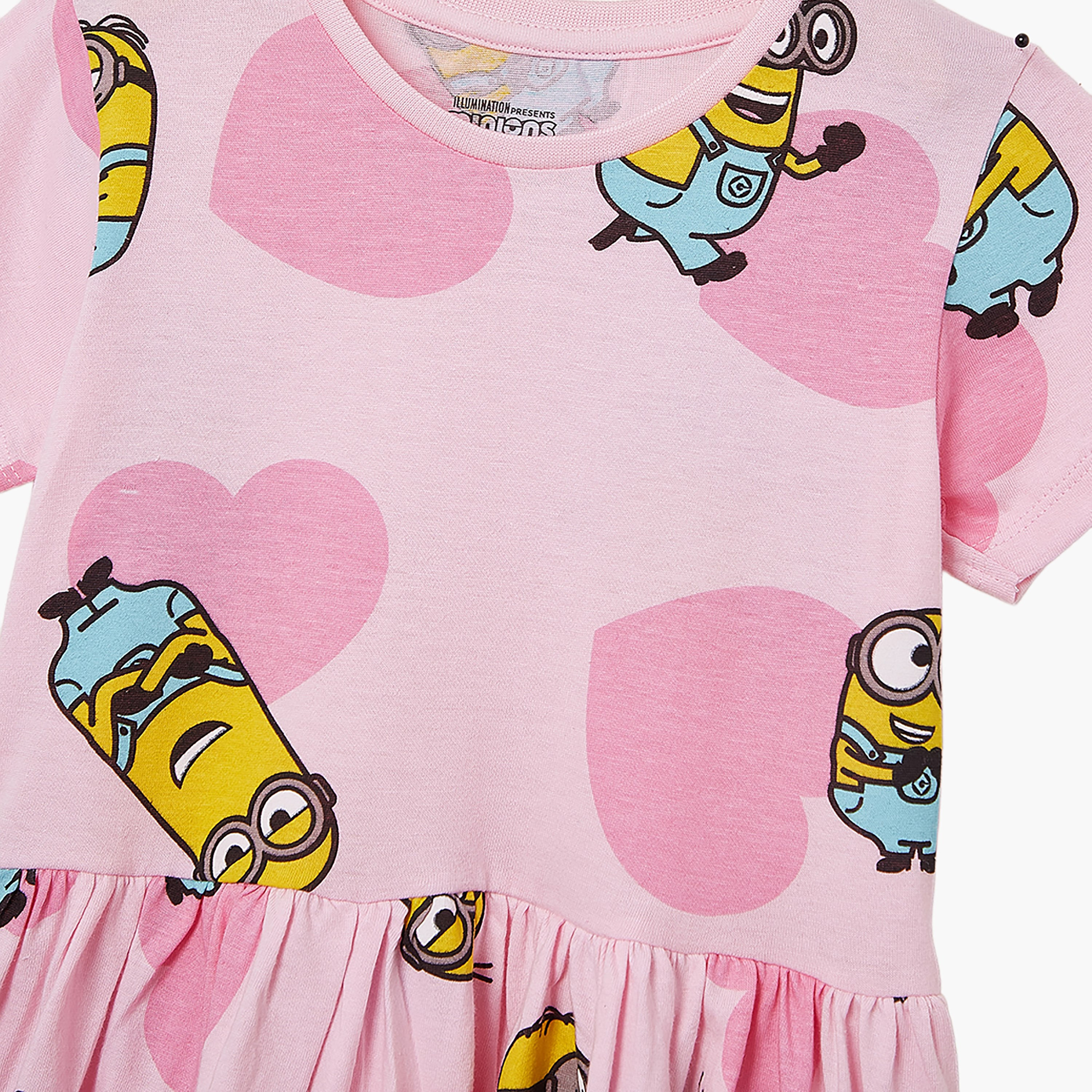 فستان بأكمام قصيرة بطبعة جرافيك منيون-girls-clothing-dressesandjumpsuits-image-5